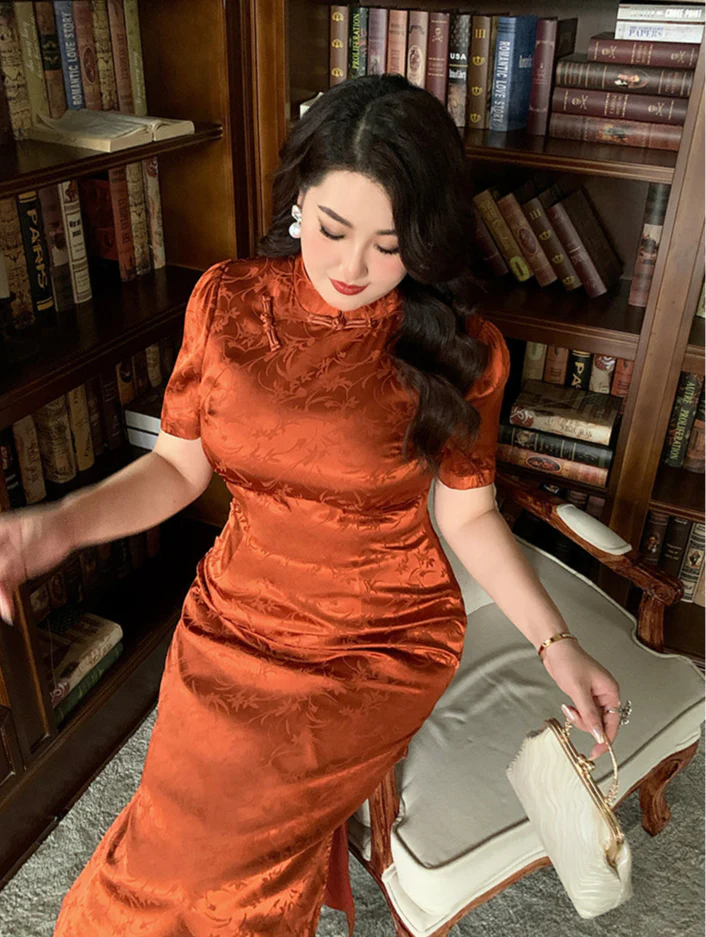 Xiaying Rui 霞映蕊 Glowing Sunset Plus Size Modernized Vintage Bottleneck Jacquard Qipao - Image 9