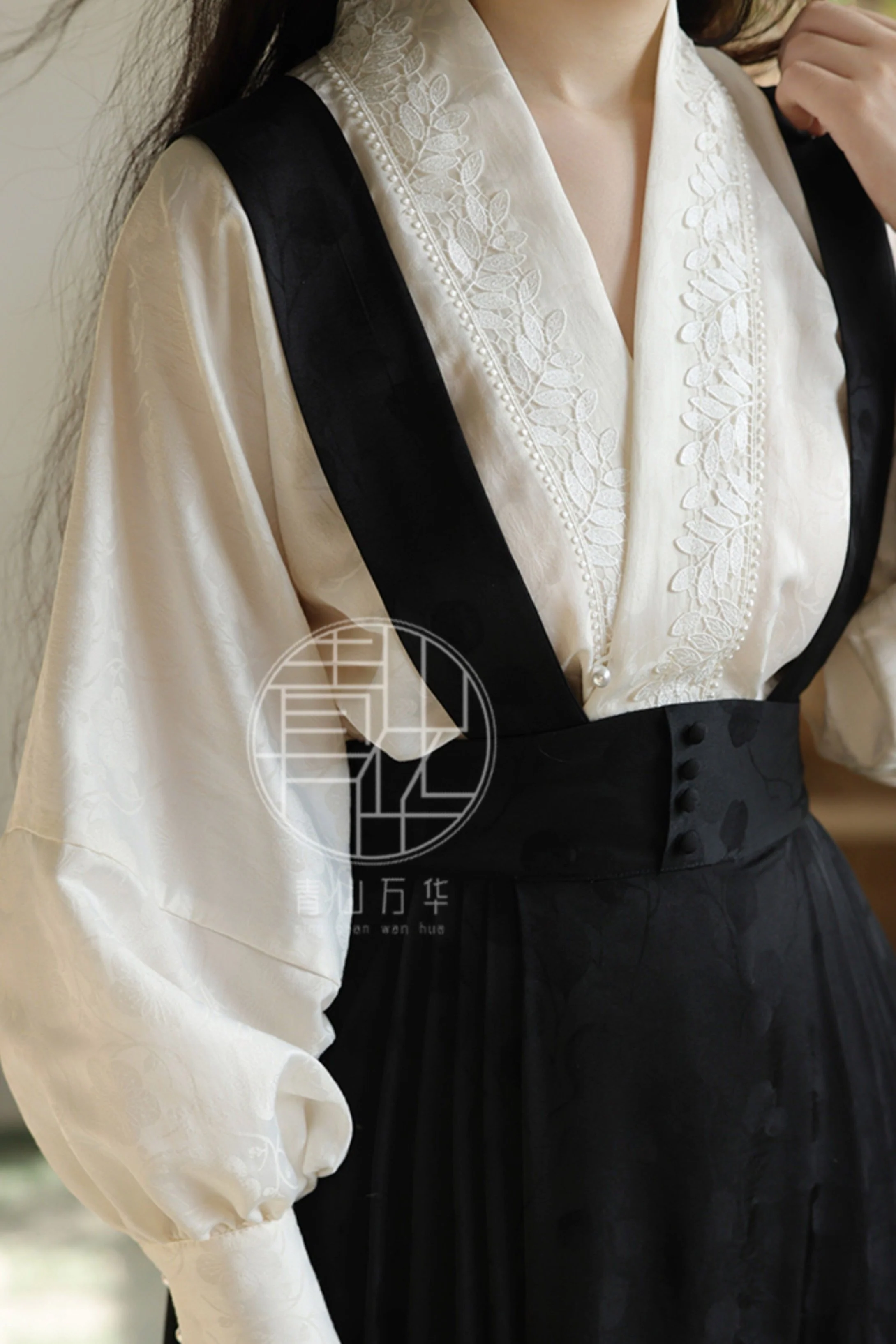 Xing Kong 星空 Starry Sky Modernized Lace Jacquard Feijixiu Airplane Sleeve Top - Image 3