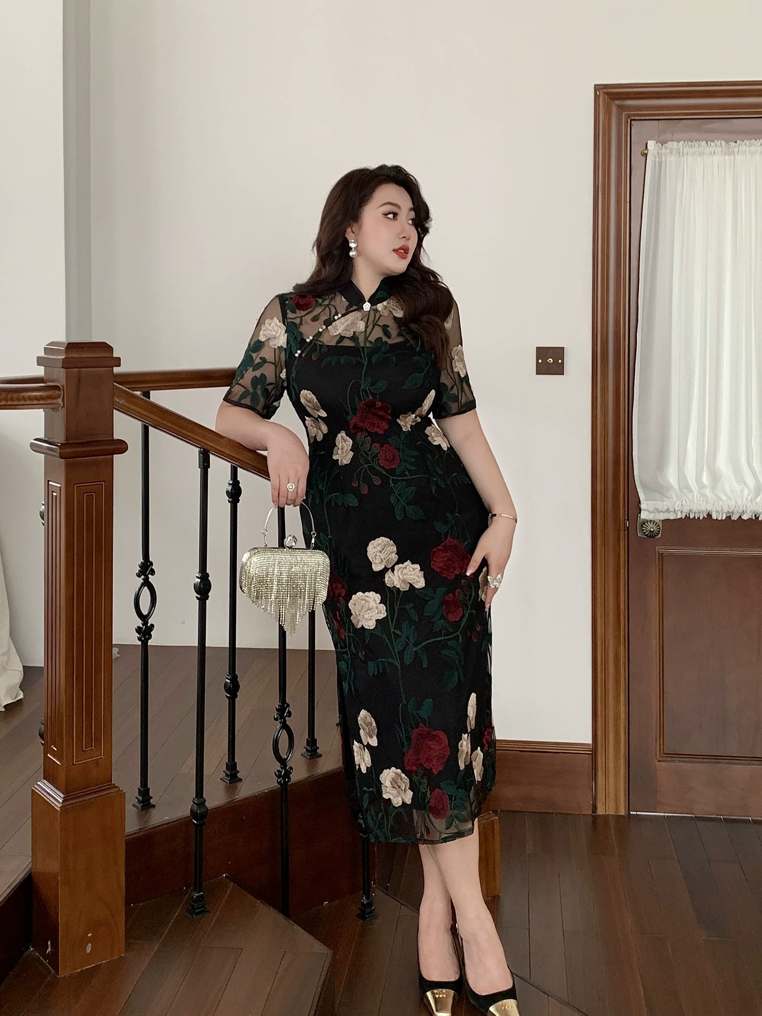 Xixue Gui 吸血鬼 Vampira Plus Size Modernized Sheer Embroidered Floral Short Sleeve Qipao - Image 2