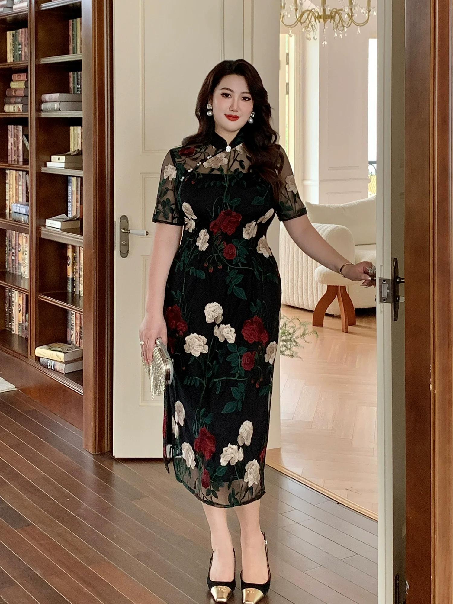 Xixue Gui 吸血鬼 Vampira Plus Size Modernized Sheer Embroidered Floral Short Sleeve Qipao - Image 4