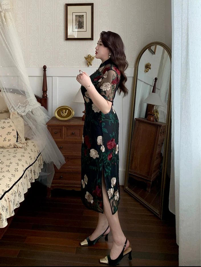 Xixue Gui 吸血鬼 Vampira Plus Size Modernized Sheer Embroidered Floral Short Sleeve Qipao - Image 7
