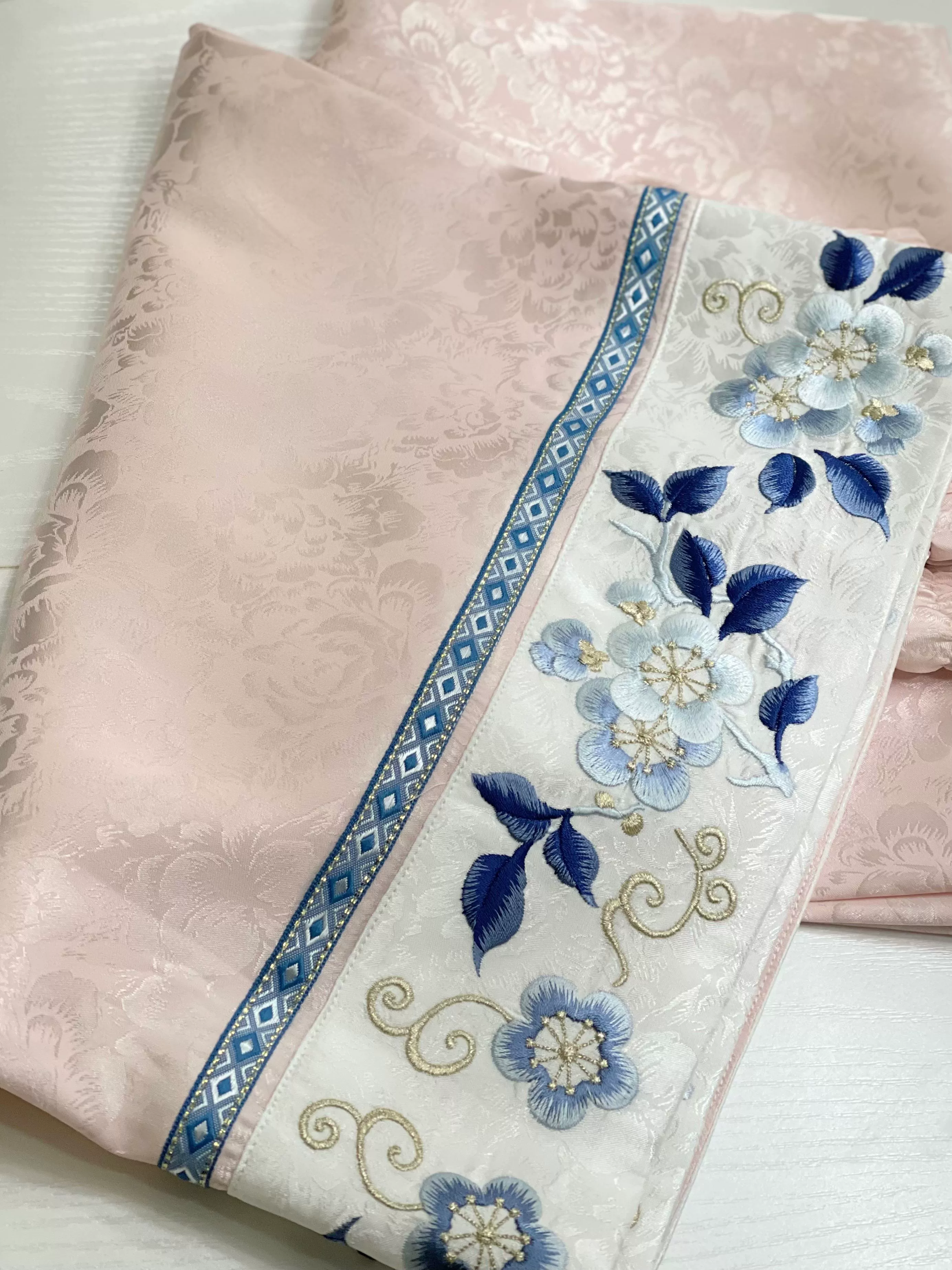 Xue Chuang 雪床 Bed of Snow Qing Han Pastel Embroidered Porcelain Round Collar Top & Pants Set - Image 14