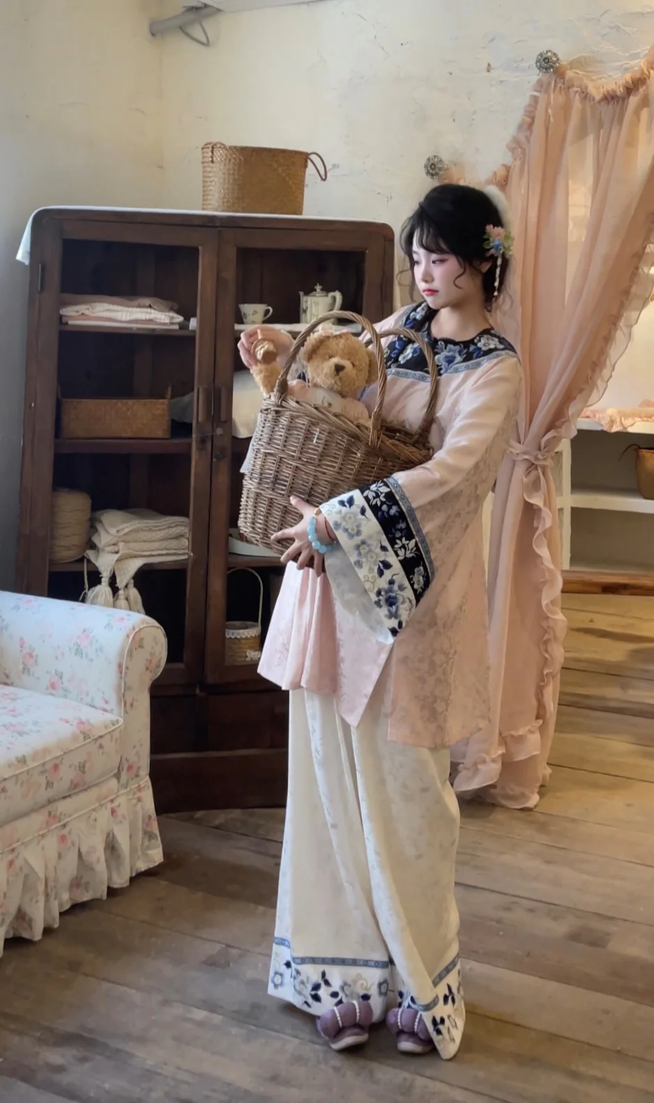 Xue Chuang 雪床 Bed of Snow Qing Han Pastel Embroidered Porcelain Round Collar Top & Pants Set - Image 3