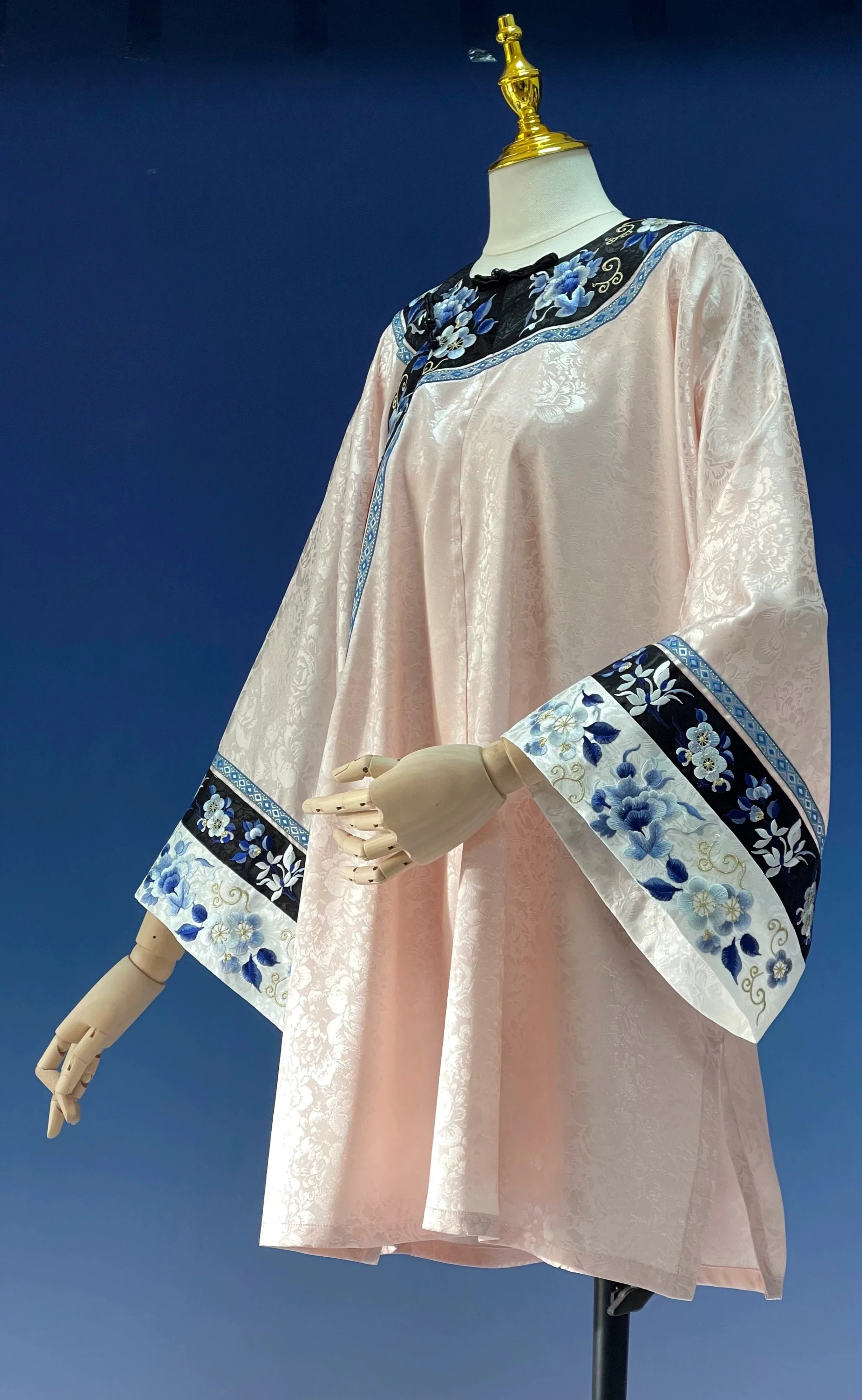 Xue Chuang 雪床 Bed of Snow Qing Han Pastel Embroidered Porcelain Round Collar Top & Pants Set - Image 8