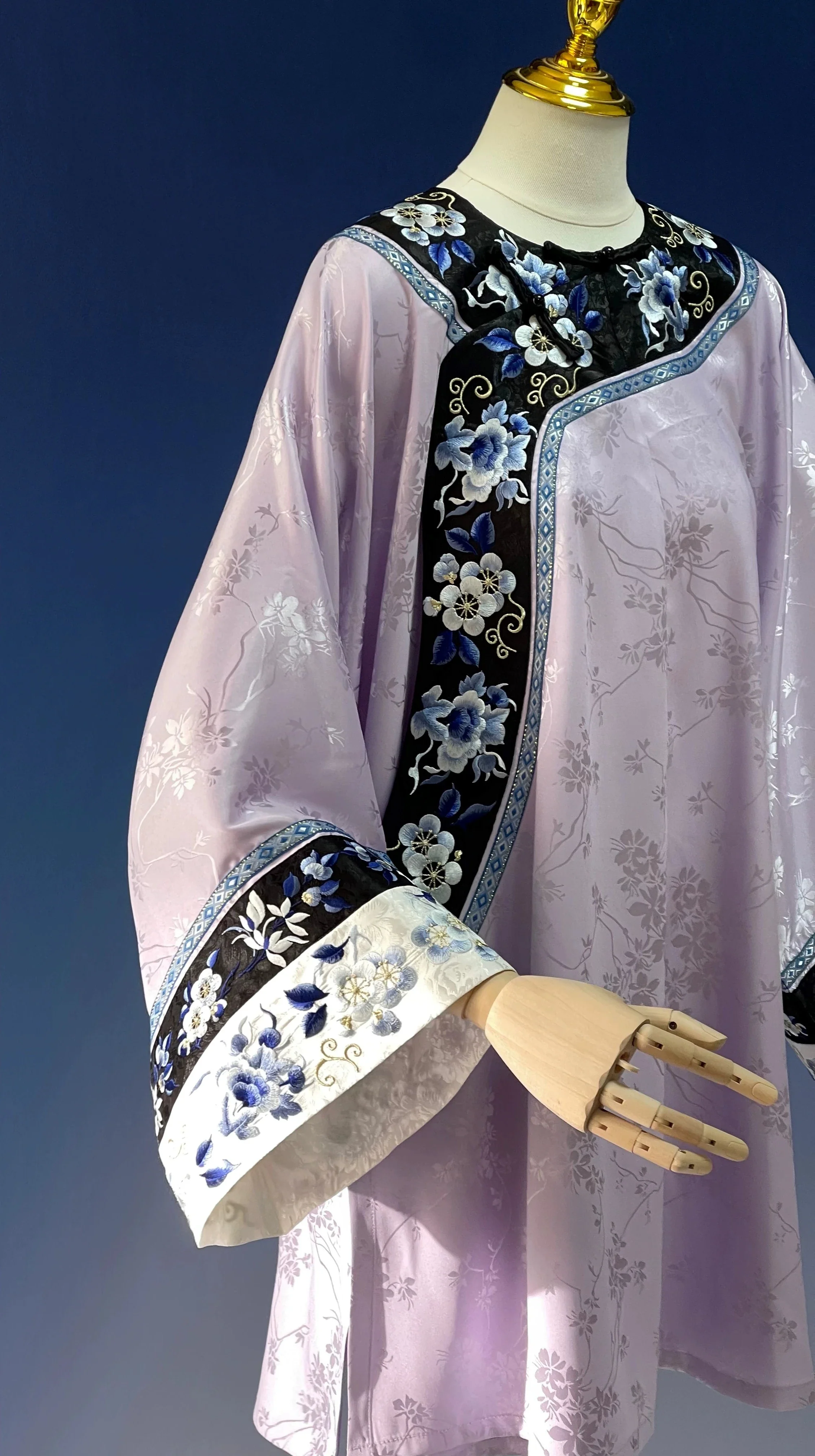 Xue Chuang 雪床 Bed of Snow Qing Han Pastel Embroidered Porcelain Round Collar Top & Pants Set - Image 9