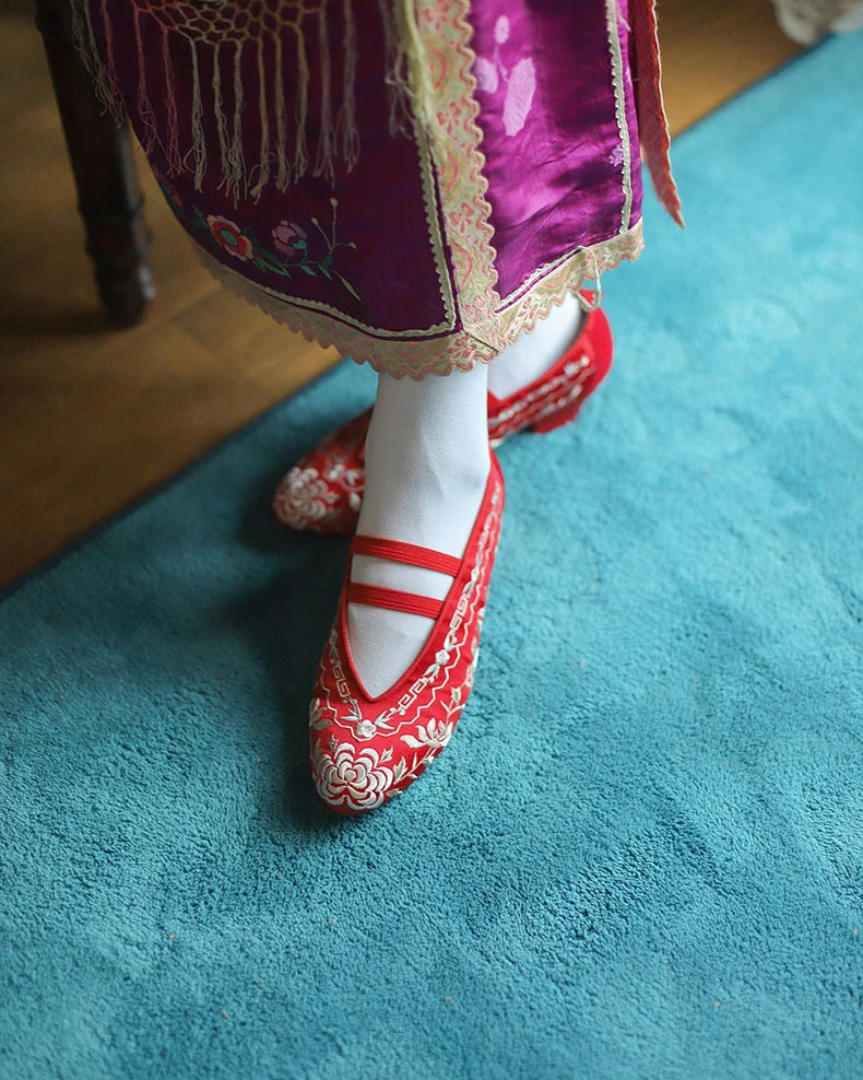 Xun Bu 迅步 Swift Steps 1910s & 1920s Qing Dynasty Embroidered Kitten Heels - Image 15