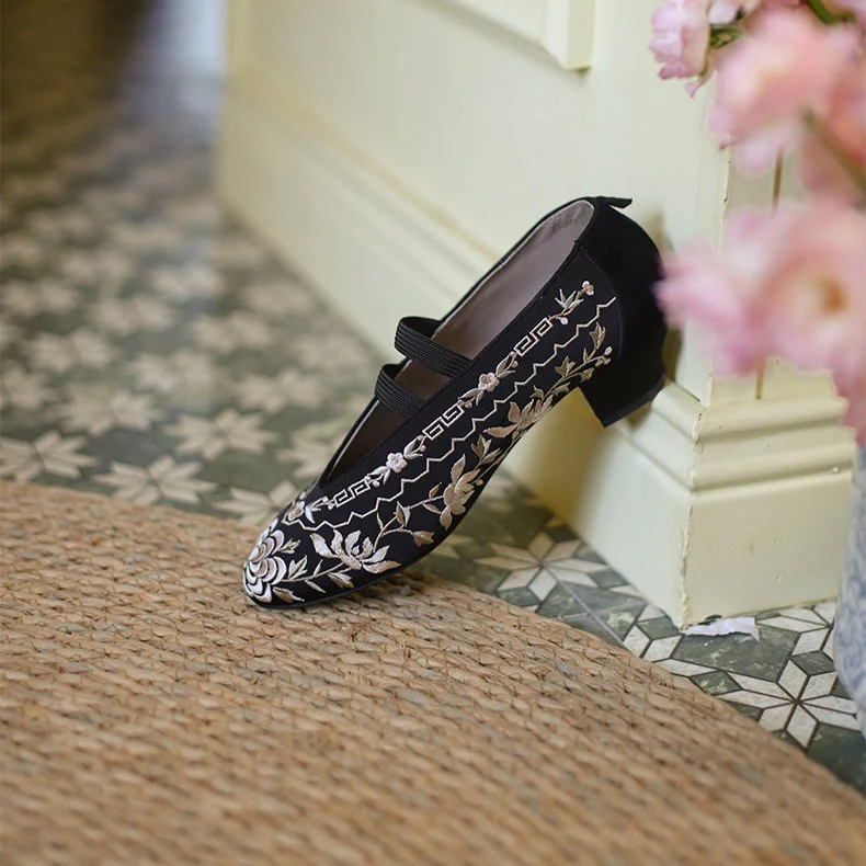Xun Bu 迅步 Swift Steps 1910s & 1920s Qing Dynasty Embroidered Kitten Heels - Image 23
