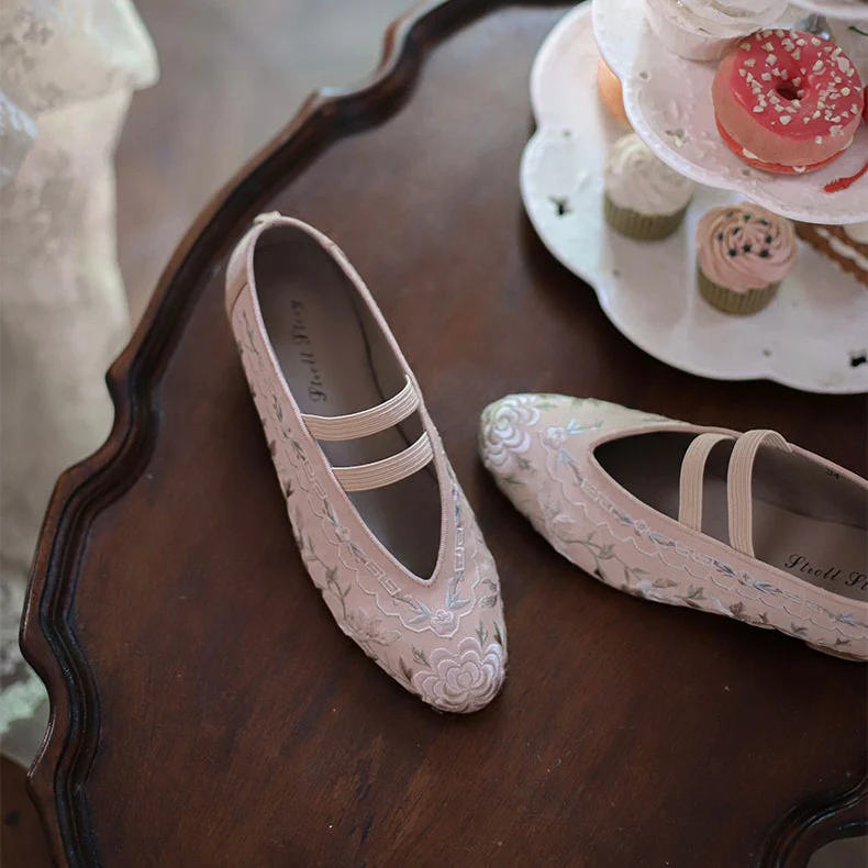 Xun Bu 迅步 Swift Steps 1910s & 1920s Qing Dynasty Embroidered Kitten Heels - Image 24