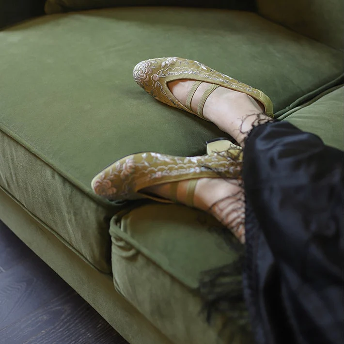 Xun Bu 迅步 Swift Steps 1910s & 1920s Qing Dynasty Embroidered Kitten Heels - Image 26