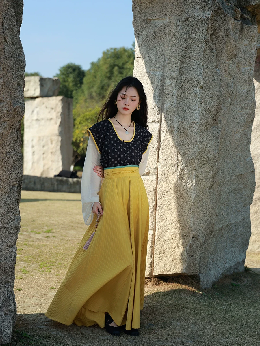 Xuyu 须臾 A Moment in the Early Tang Chuiling Banbi Jacket & Poqun Broken Skirt Ruqun Set - Image 2