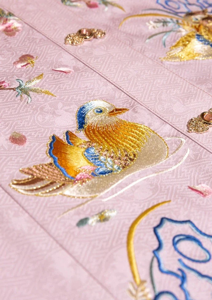 Ya Chi 鸭池 Duck Pond Ming Dynasty Embroidered Fangling Jacket & Mamian Aoqun Set - Image 10