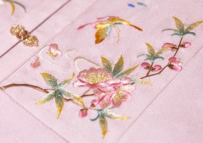 Ya Chi 鸭池 Duck Pond Ming Dynasty Embroidered Fangling Jacket & Mamian Aoqun Set - Image 11