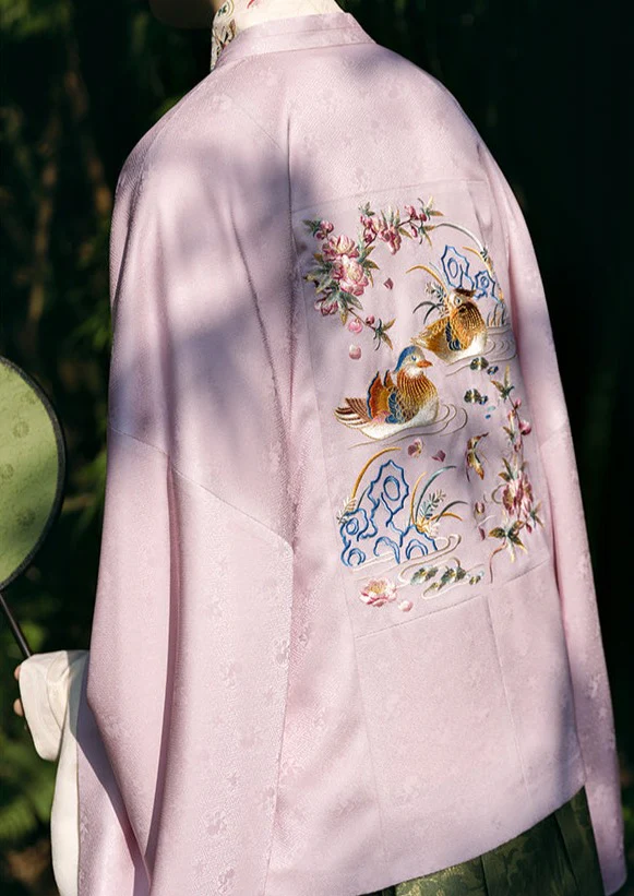 Ya Chi 鸭池 Duck Pond Ming Dynasty Embroidered Fangling Jacket & Mamian Aoqun Set - Image 8