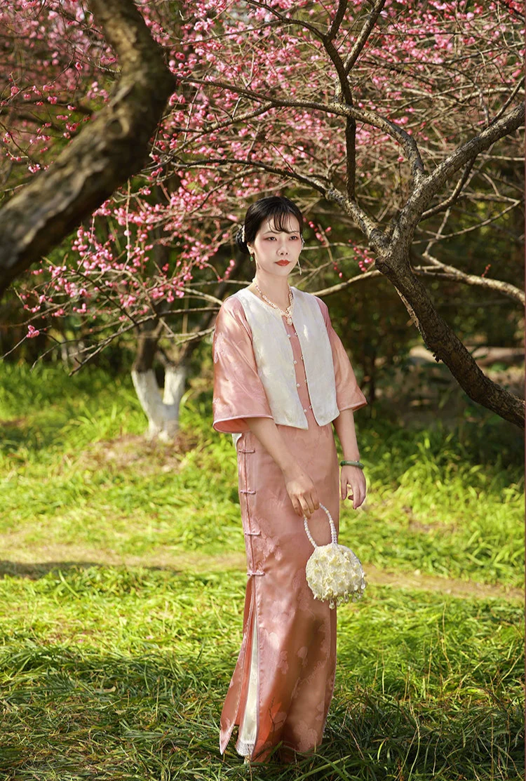 Yan Yan 胭胭 Rouge 1920s Collarless Jacquard Crepe Bell Sleeve Qipao - Image 6