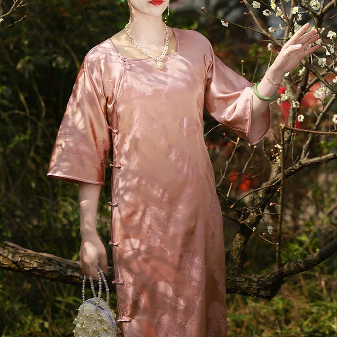 Yan Yan 胭胭 Rouge 1920s Collarless Jacquard Crepe Bell Sleeve Qipao - Image 9