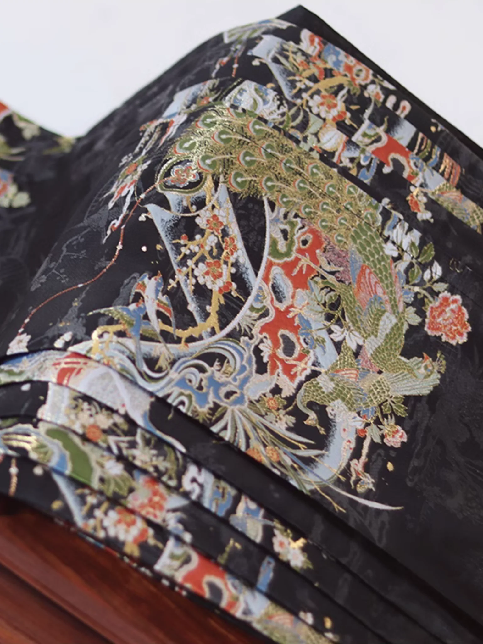 Yanzi 燕子 Golden Flowers & Auspicious Birds Middle Ming Mamian Qun - Image 3