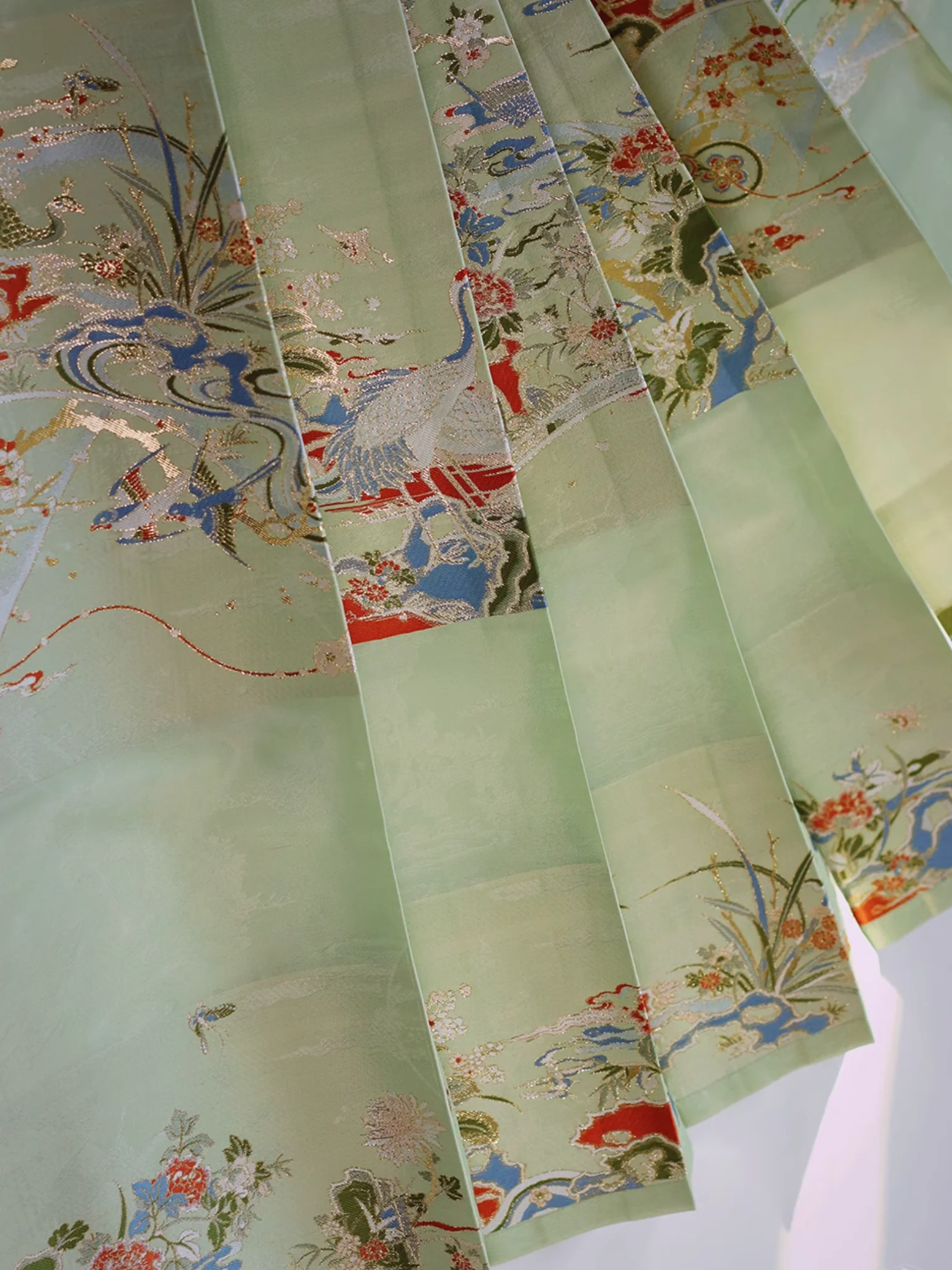 Yanzi 燕子 Golden Flowers & Auspicious Birds Middle Ming Mamian Qun - Image 4