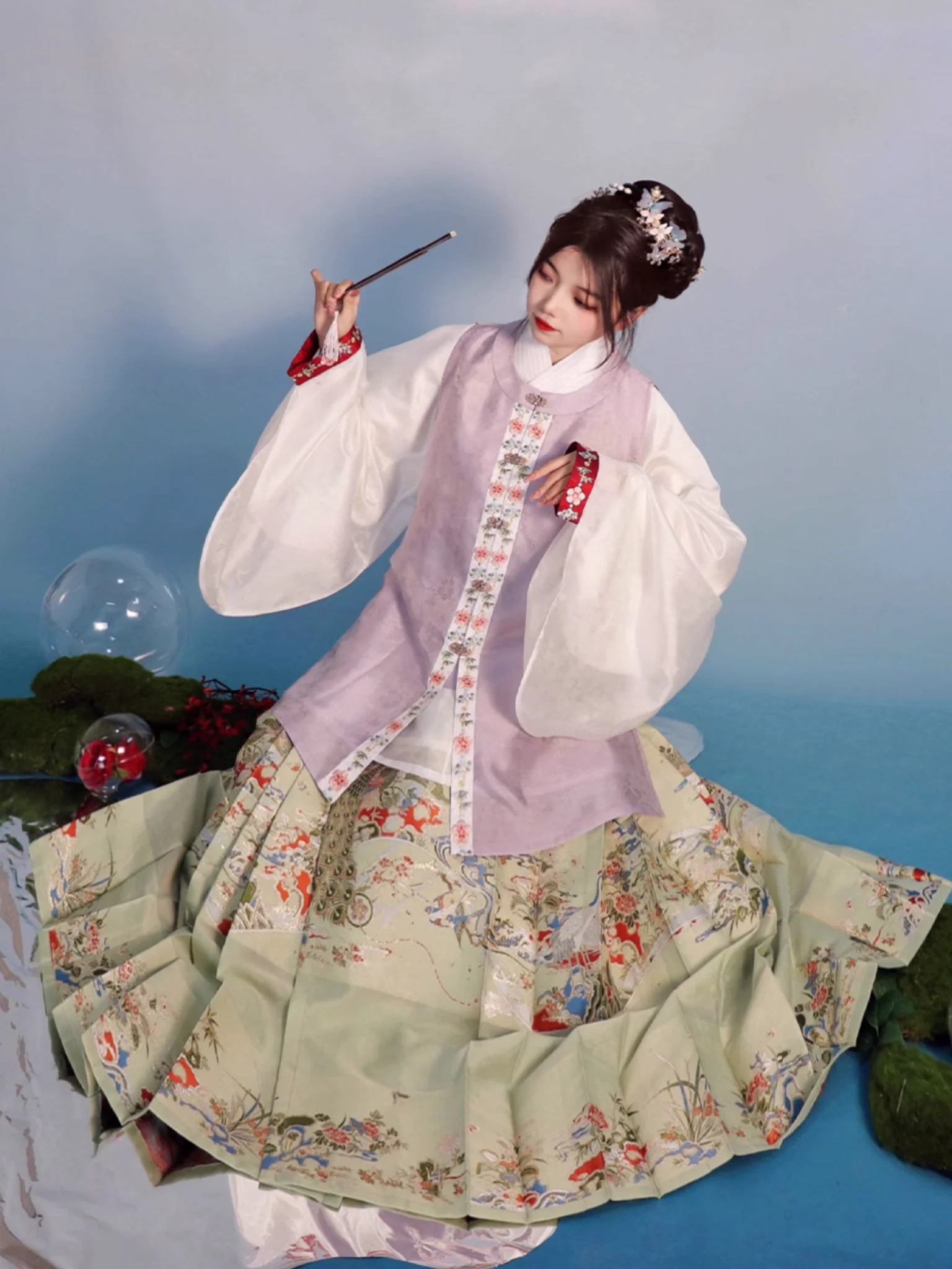 Yanzi 燕子 Golden Flowers & Auspicious Birds Middle Ming Mamian Qun - Image 6