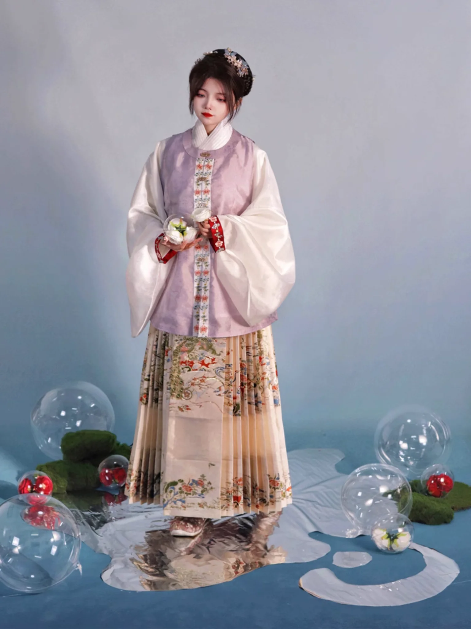 Yanzi 燕子 Golden Flowers & Auspicious Birds Middle Ming Mamian Qun - Image 8