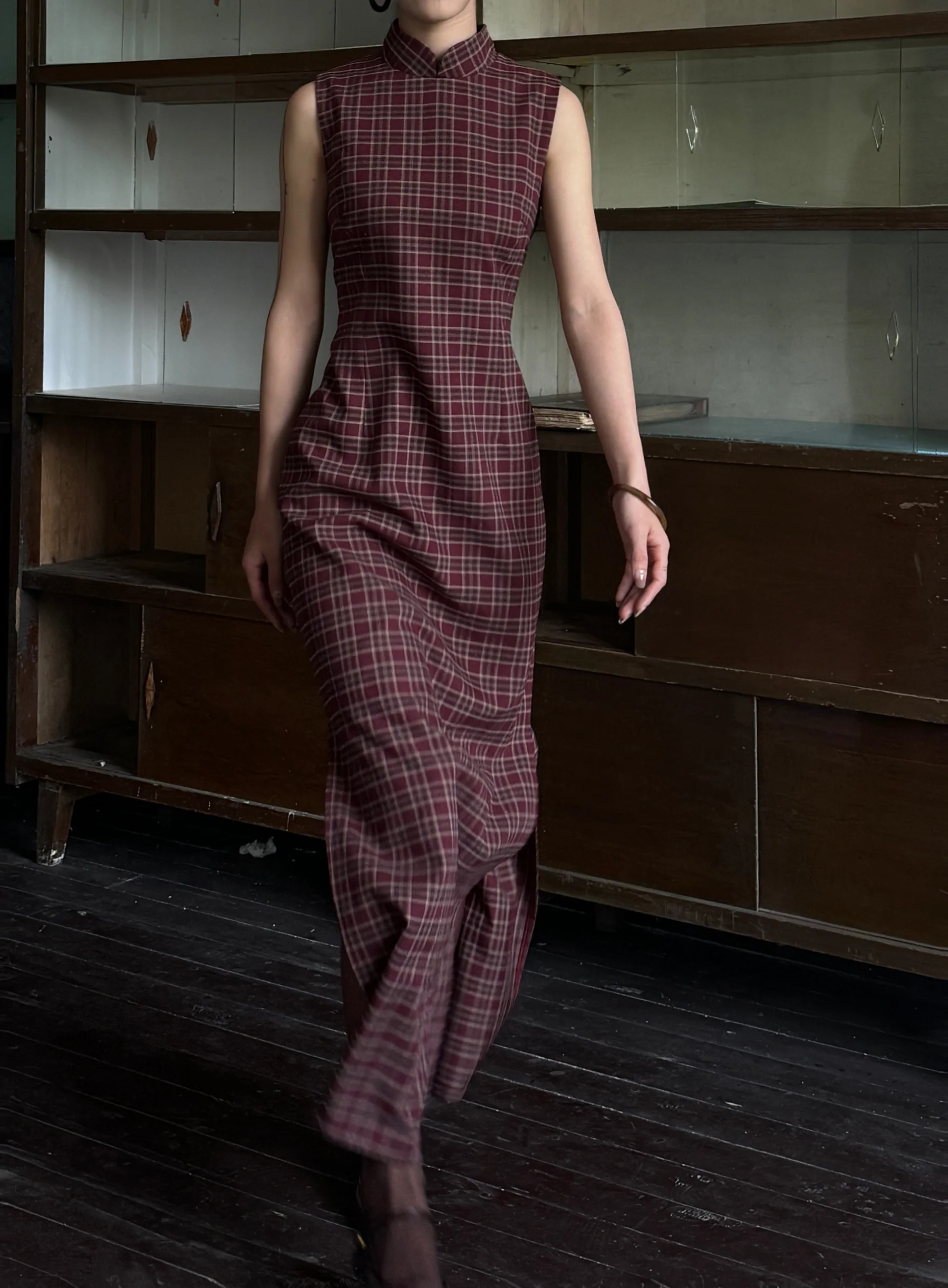 Yan Hong 砚红 Red Ink Modernized Plaid Flannel Sleeveless Qipao - Image 12