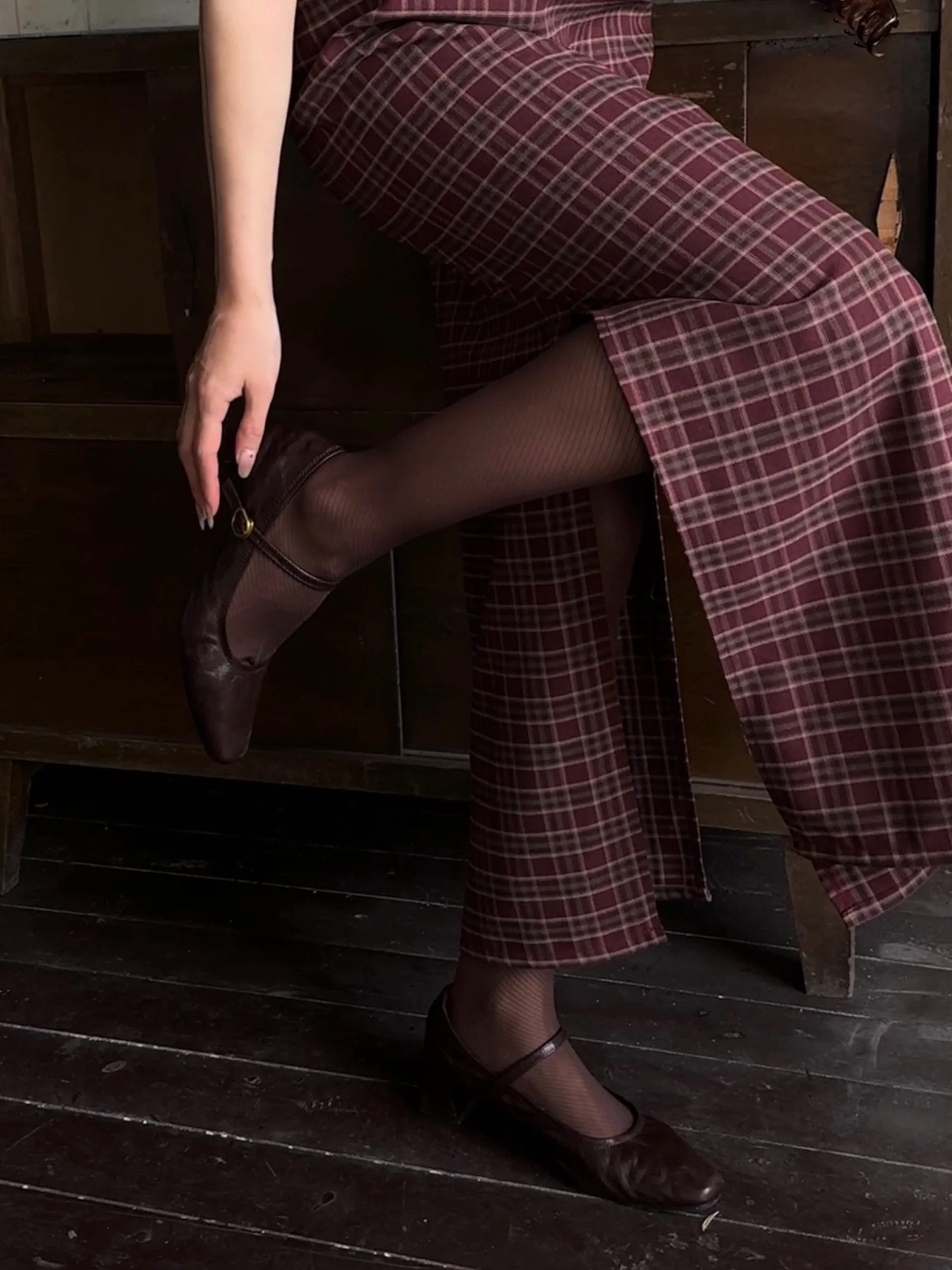 Yan Hong 砚红 Red Ink Modernized Plaid Flannel Sleeveless Qipao - Image 14