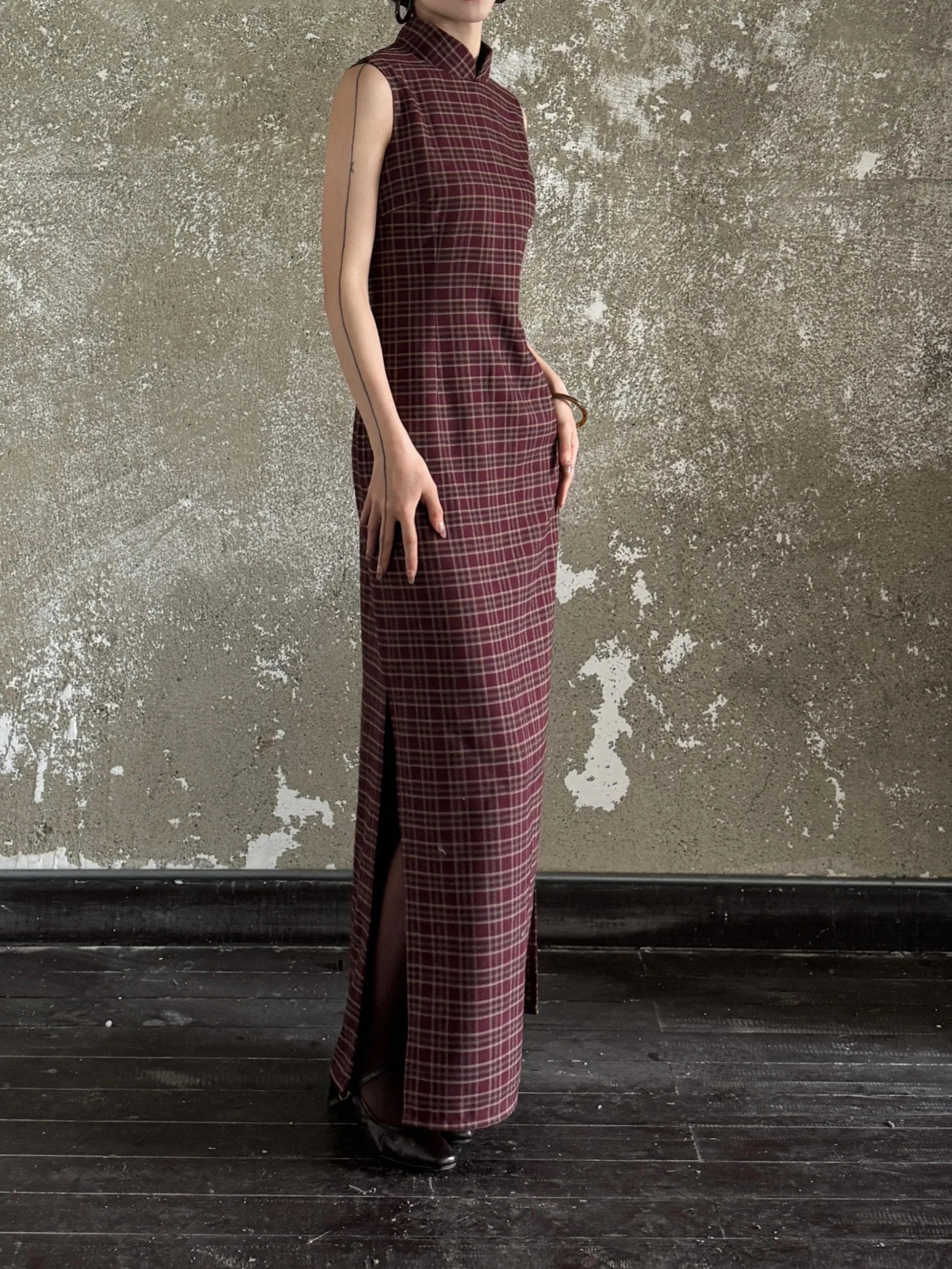Yan Hong 砚红 Red Ink Modernized Plaid Flannel Sleeveless Qipao - Image 16