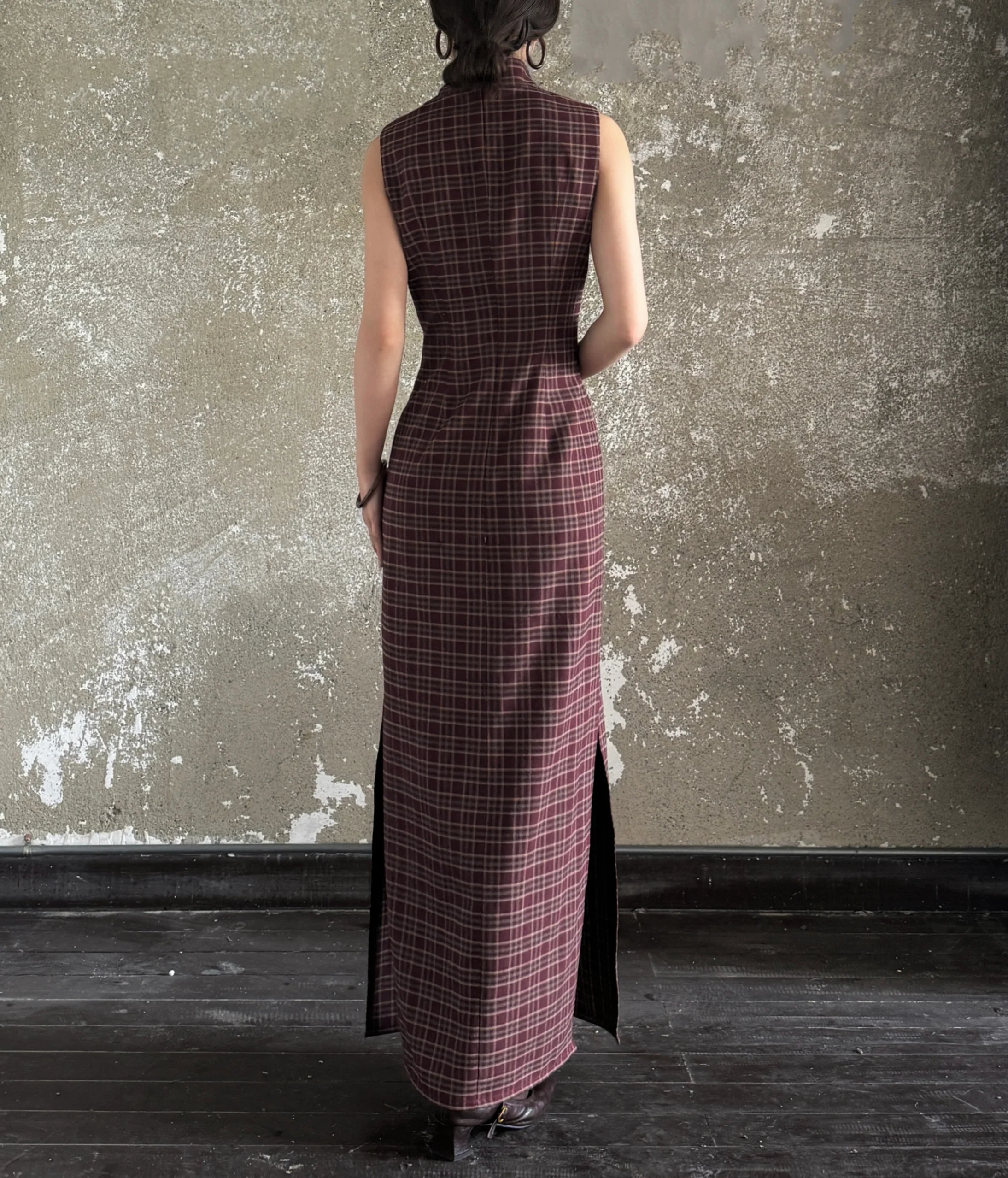 Yan Hong 砚红 Red Ink Modernized Plaid Flannel Sleeveless Qipao - Image 18