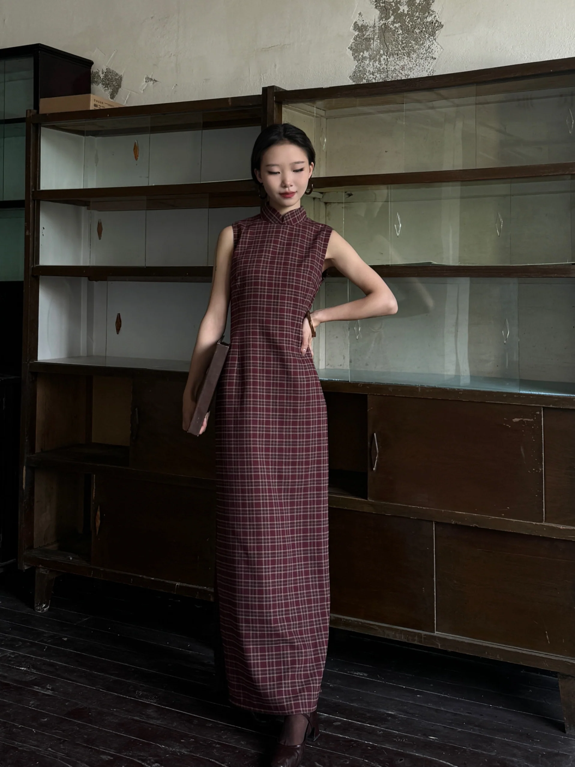 Yan Hong 砚红 Red Ink Modernized Plaid Flannel Sleeveless Qipao - Image 2