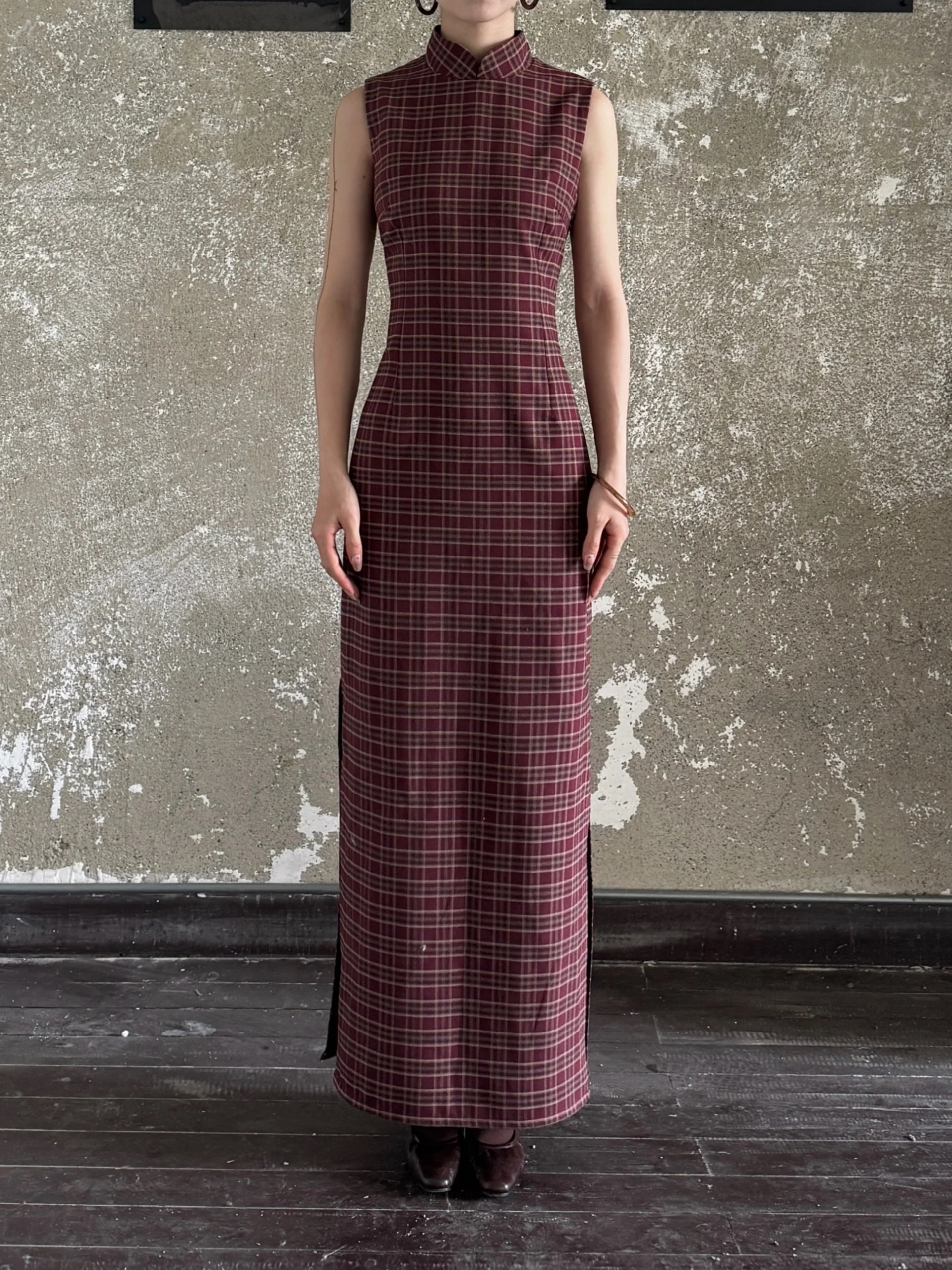 Yan Hong 砚红 Red Ink Modernized Plaid Flannel Sleeveless Qipao - Image 3