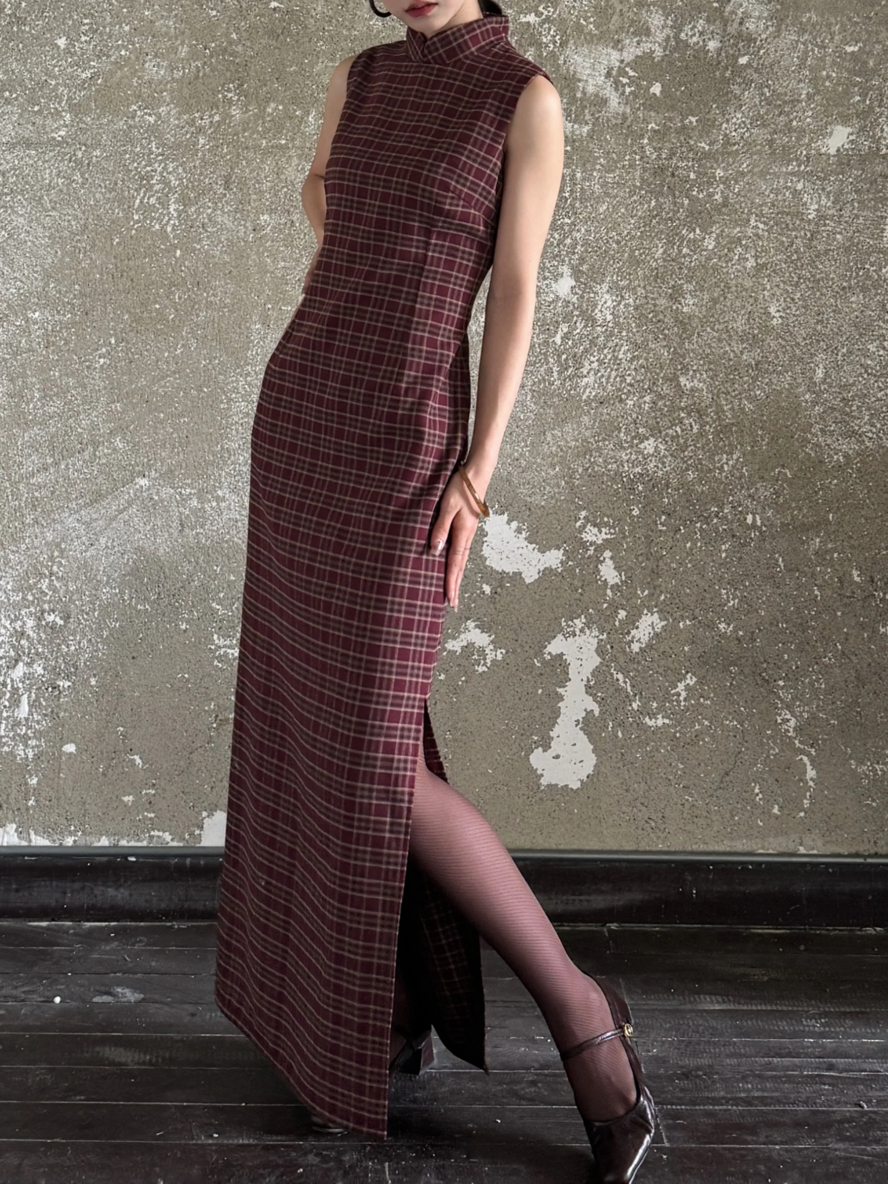 Yan Hong 砚红 Red Ink Modernized Plaid Flannel Sleeveless Qipao - Image 4