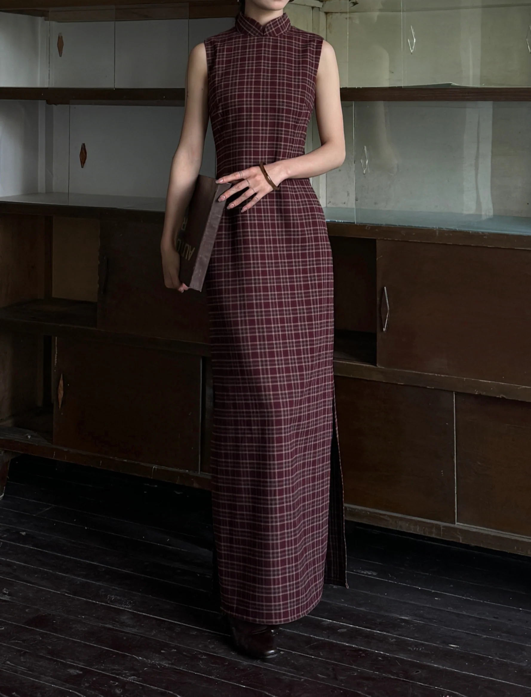 Yan Hong 砚红 Red Ink Modernized Plaid Flannel Sleeveless Qipao - Image 5