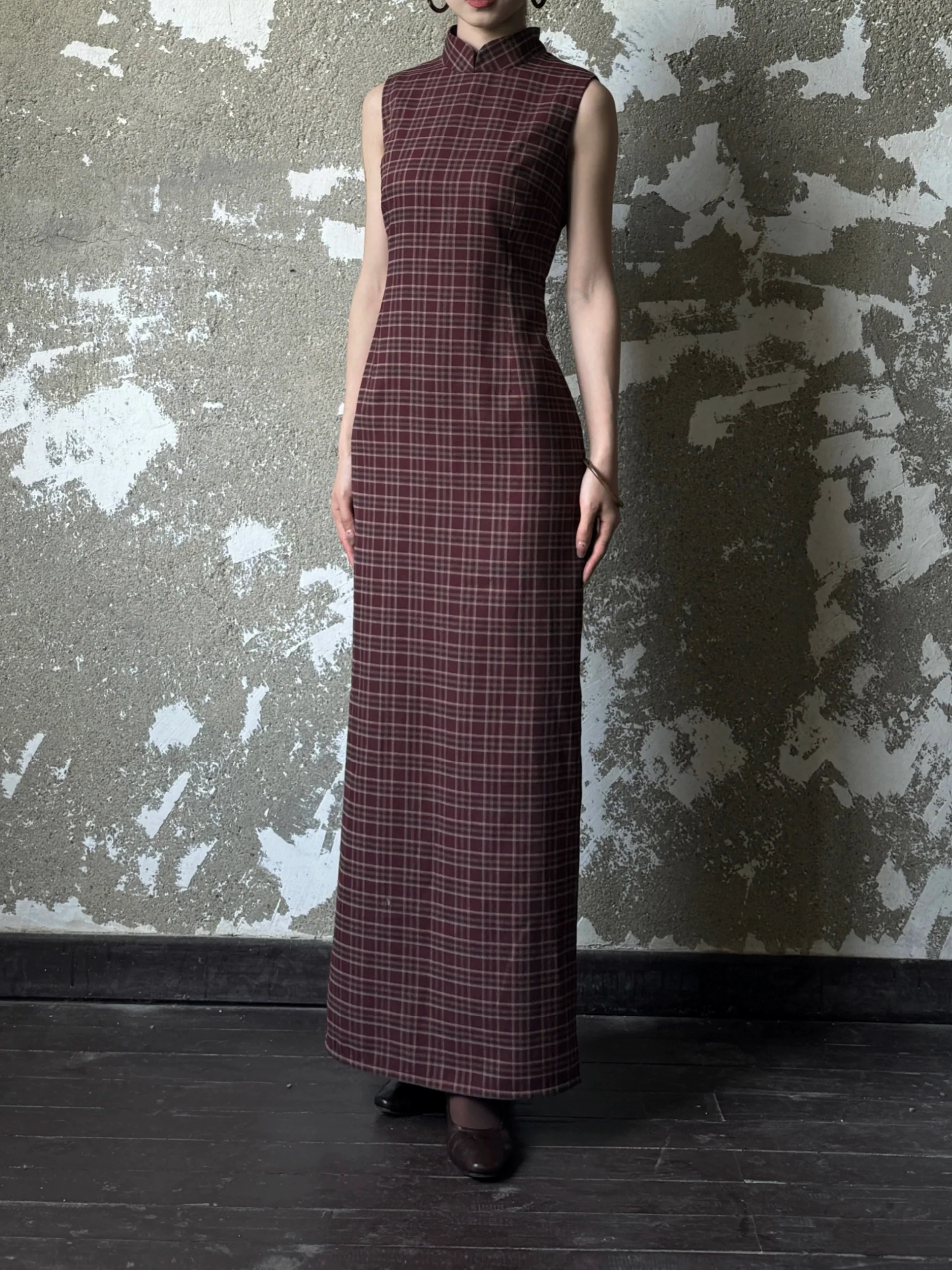 Yan Hong 砚红 Red Ink Modernized Plaid Flannel Sleeveless Qipao - Image 6
