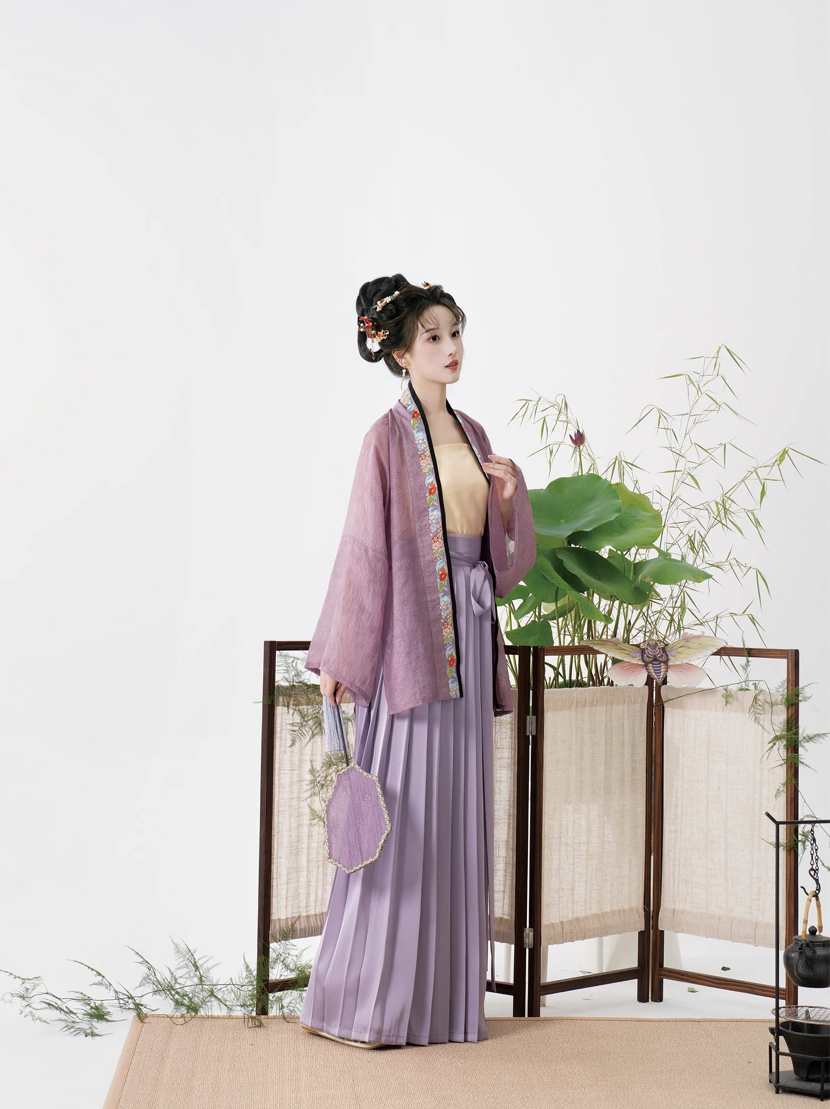Yi Tiao 一条 Single Strip Song Dynasty Embroidered Floral Duanshan Short Top - Image 10