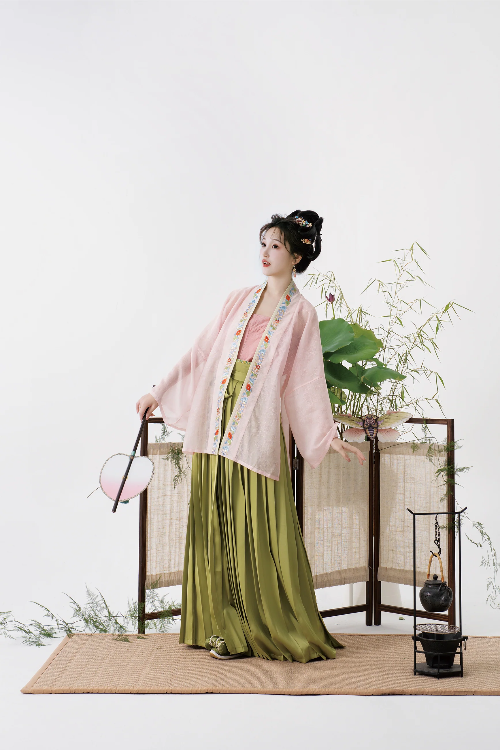 Yi Tiao 一条 Single Strip Song Dynasty Embroidered Floral Duanshan Short Top - Image 11