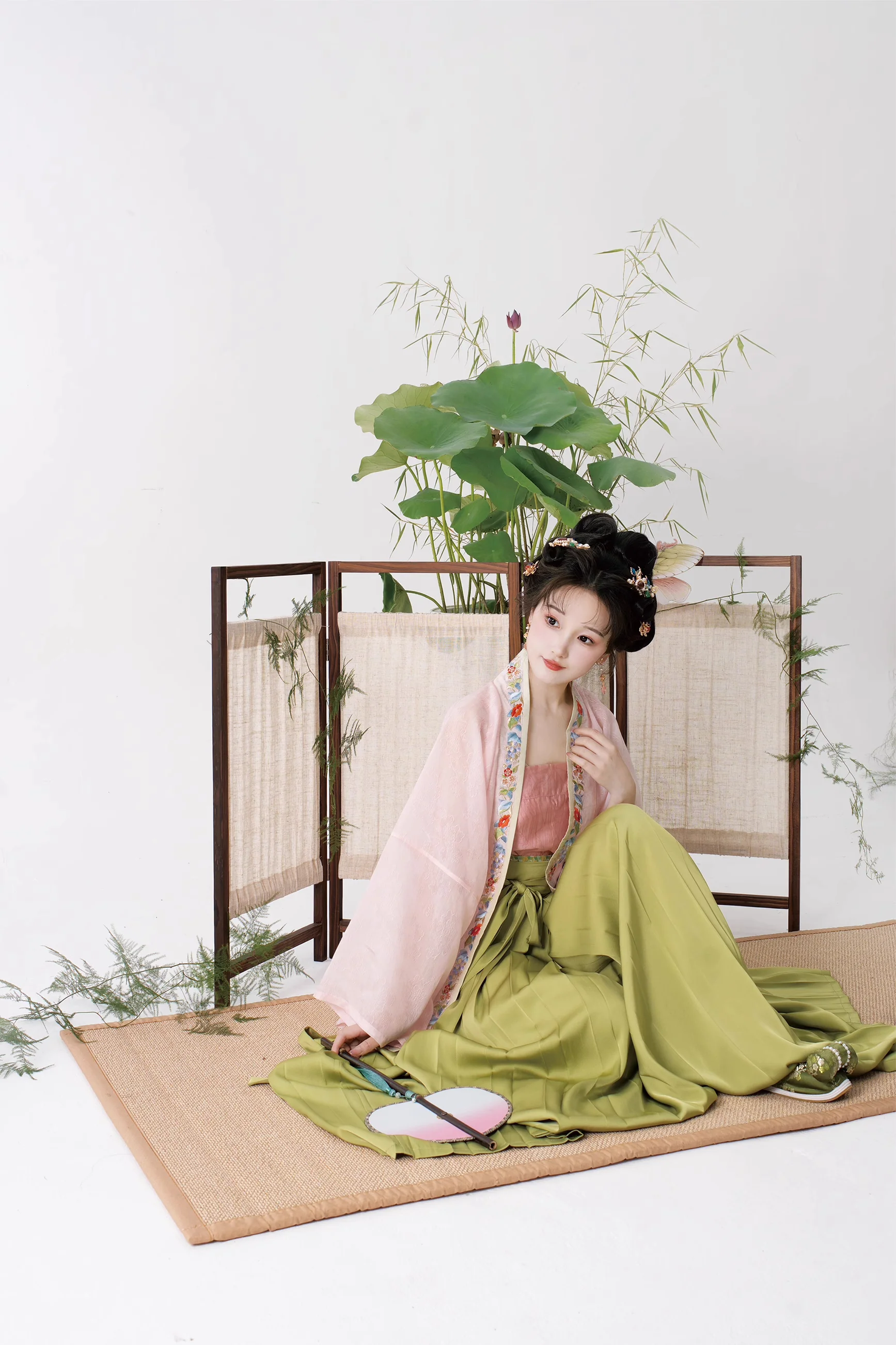 Yi Tiao 一条 Single Strip Song Dynasty Embroidered Floral Duanshan Short Top - Image 12