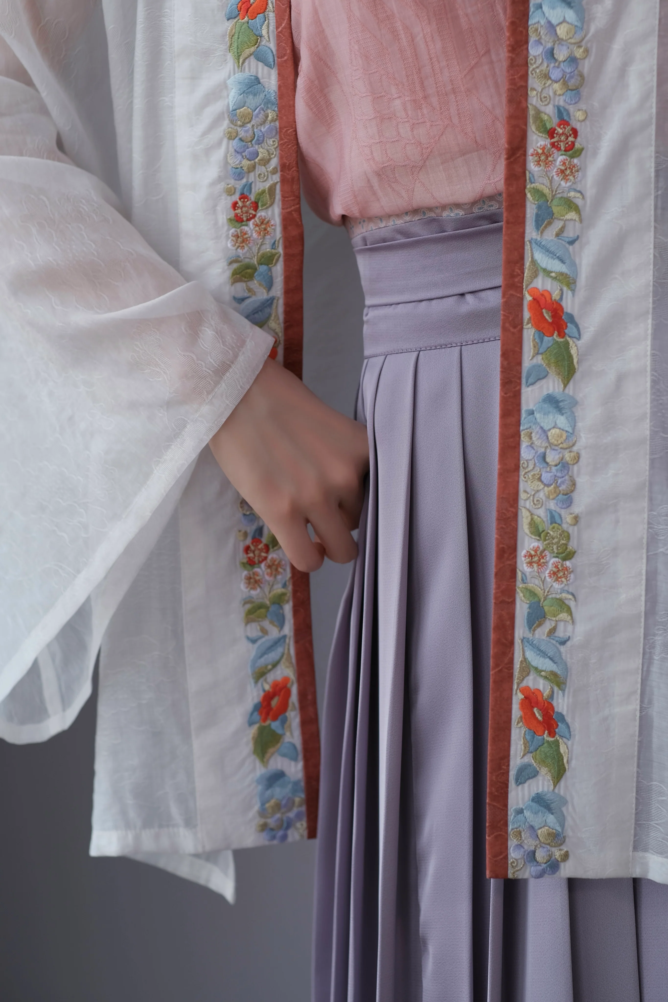 Yi Tiao 一条 Single Strip Song Dynasty Embroidered Floral Duanshan Short Top - Image 13