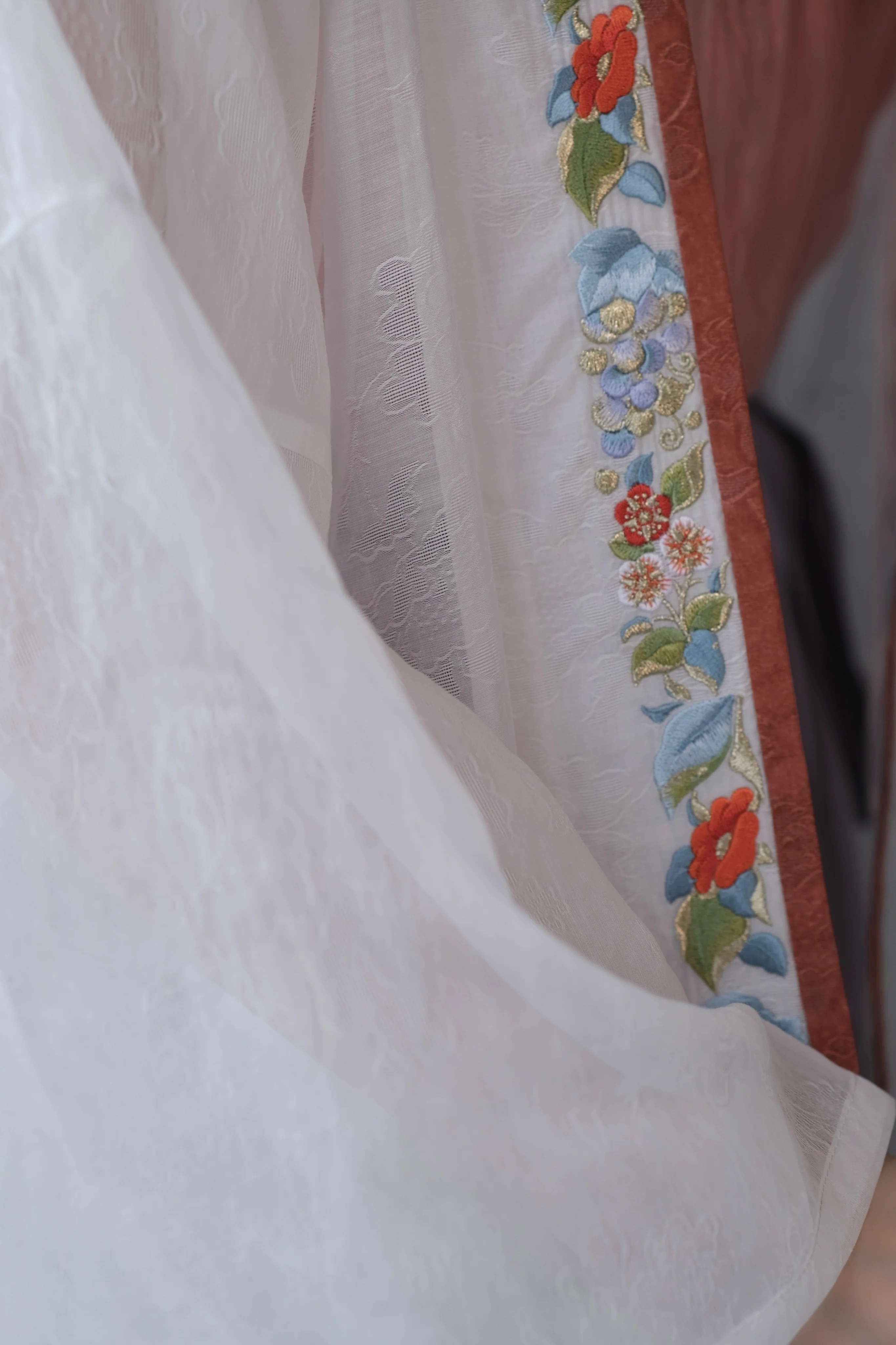 Yi Tiao 一条 Single Strip Song Dynasty Embroidered Floral Duanshan Short Top - Image 15