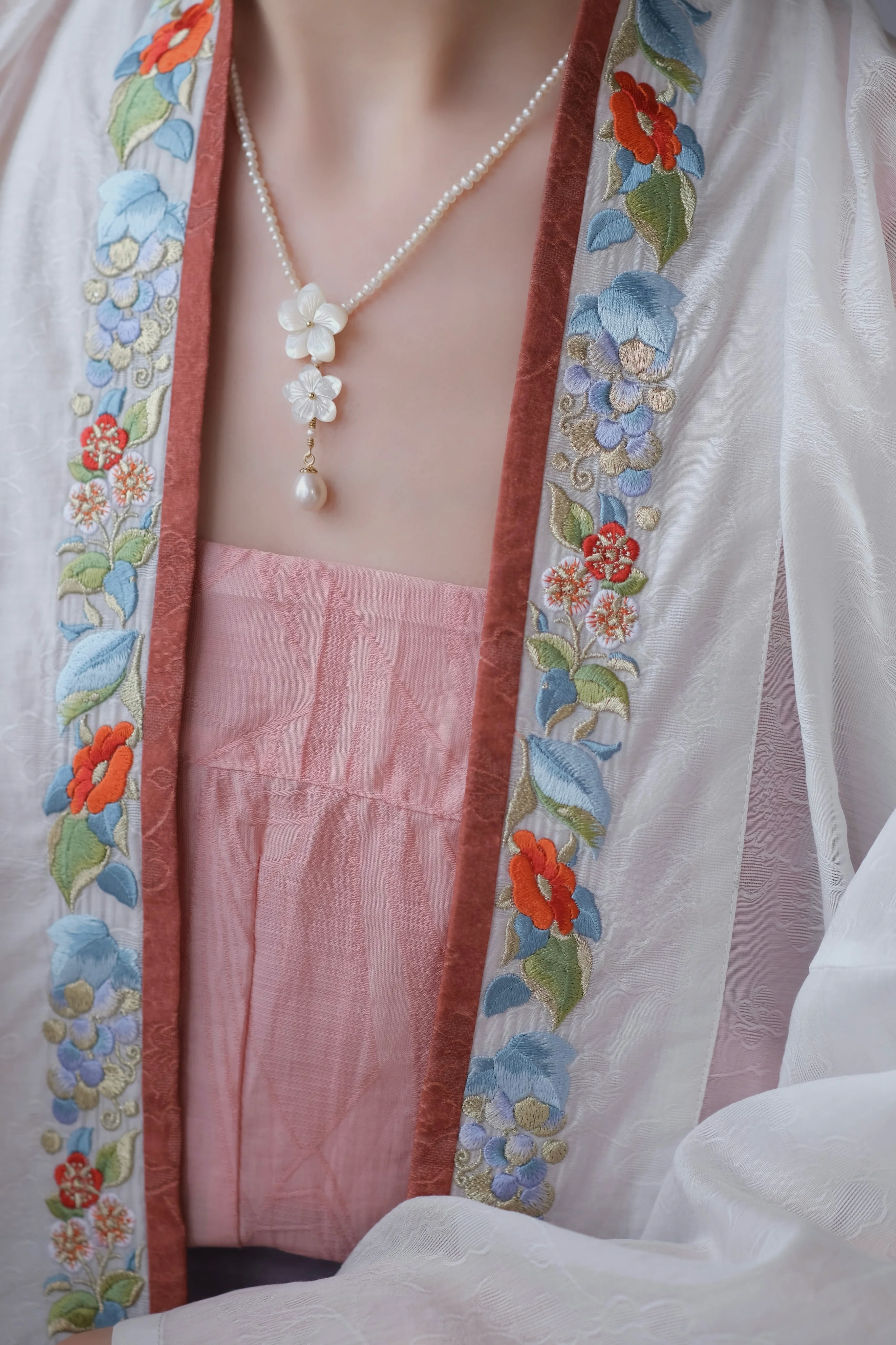 Yi Tiao 一条 Single Strip Song Dynasty Embroidered Floral Duanshan Short Top - Image 16
