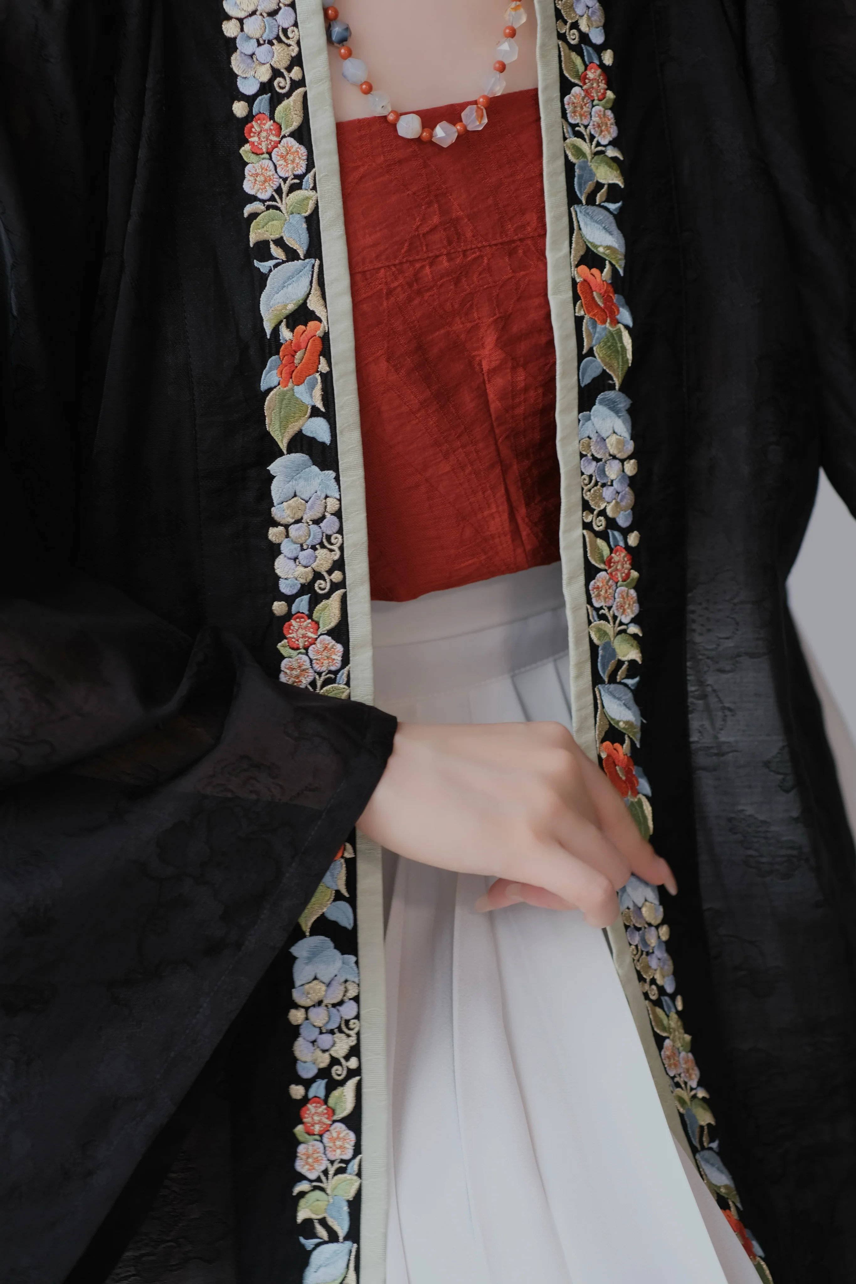 Yi Tiao 一条 Single Strip Song Dynasty Embroidered Floral Duanshan Short Top - Image 18
