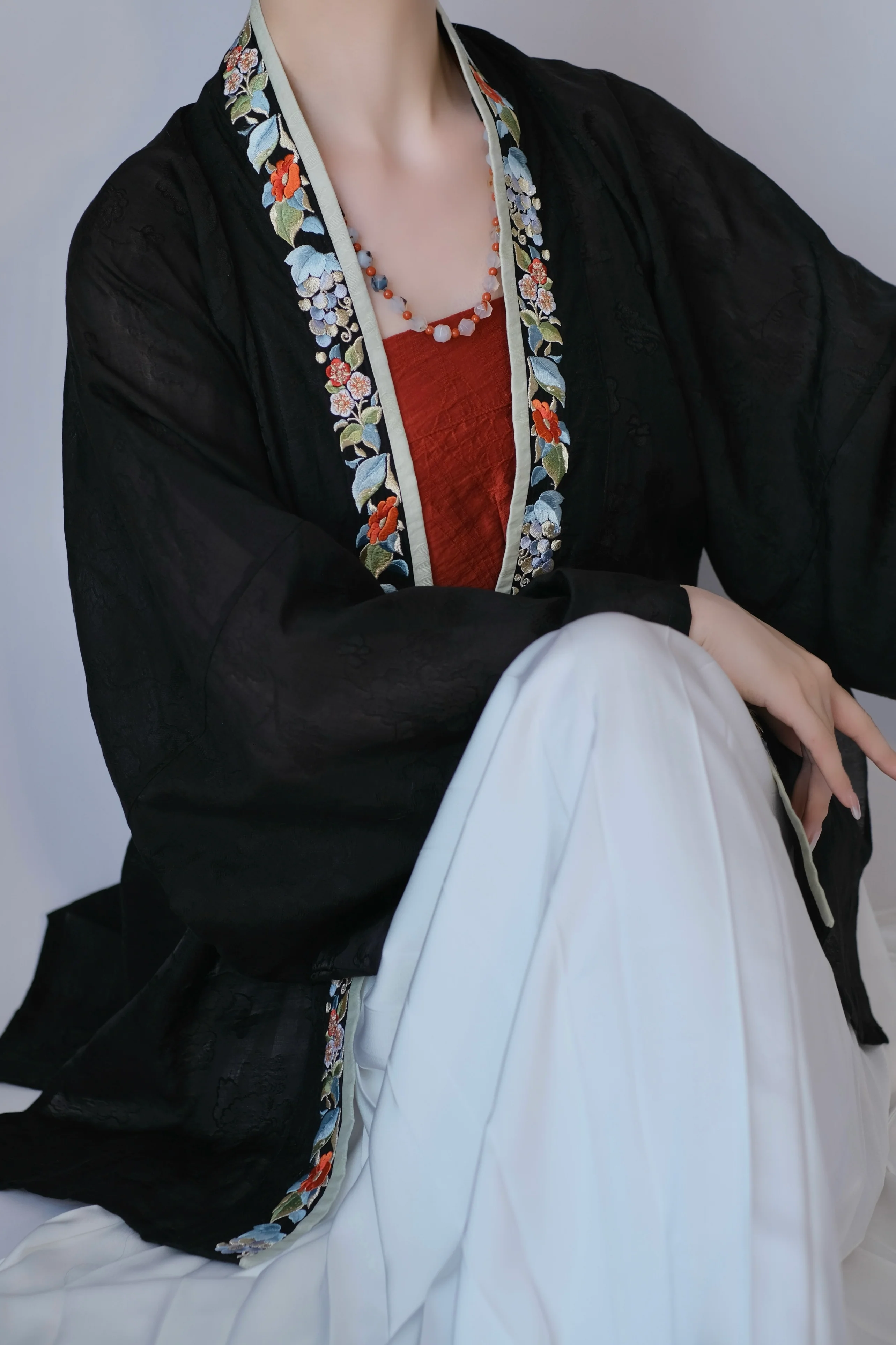 Yi Tiao 一条 Single Strip Song Dynasty Embroidered Floral Duanshan Short Top - Image 20