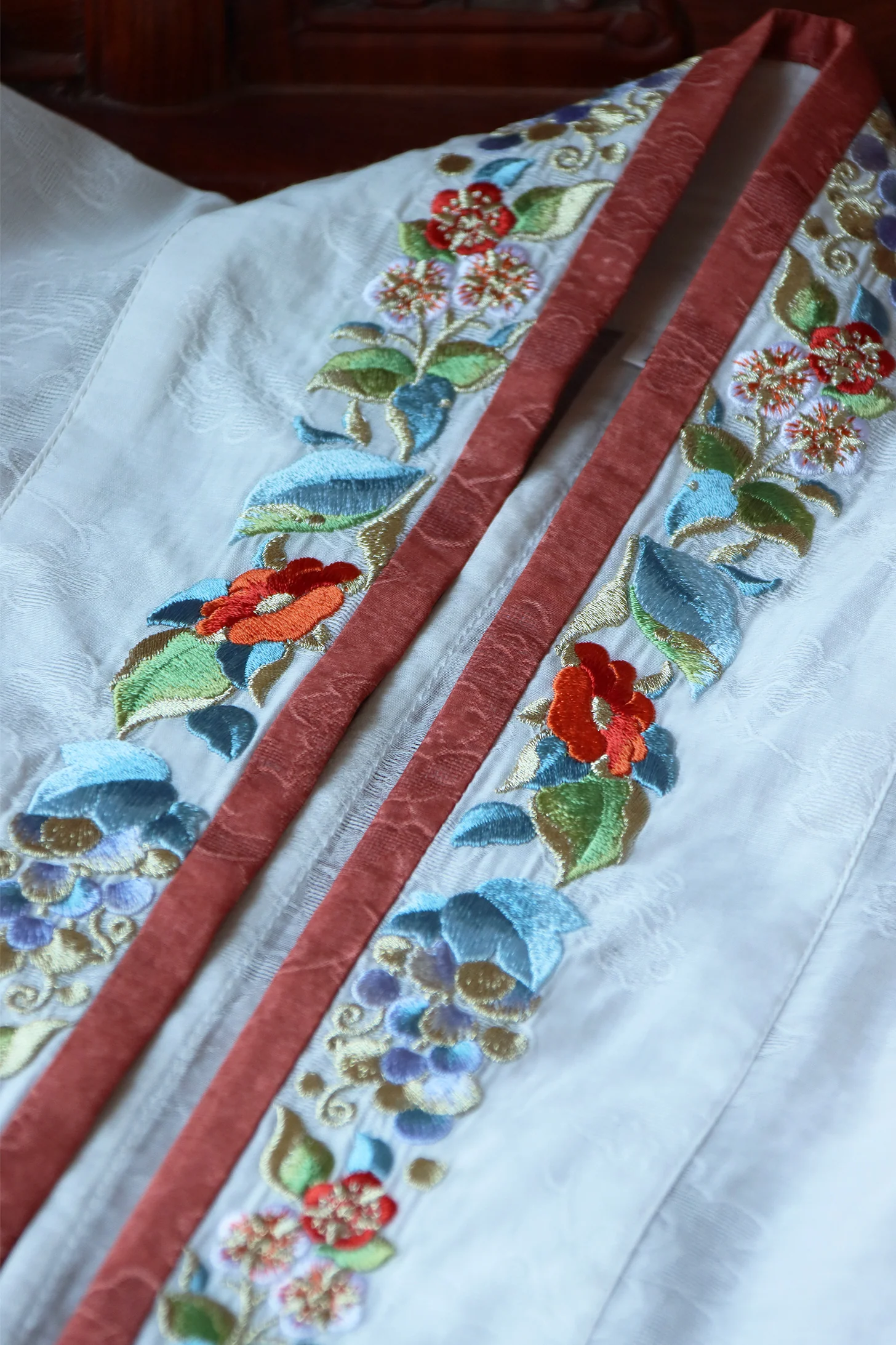 Yi Tiao 一条 Single Strip Song Dynasty Embroidered Floral Duanshan Short Top - Image 22
