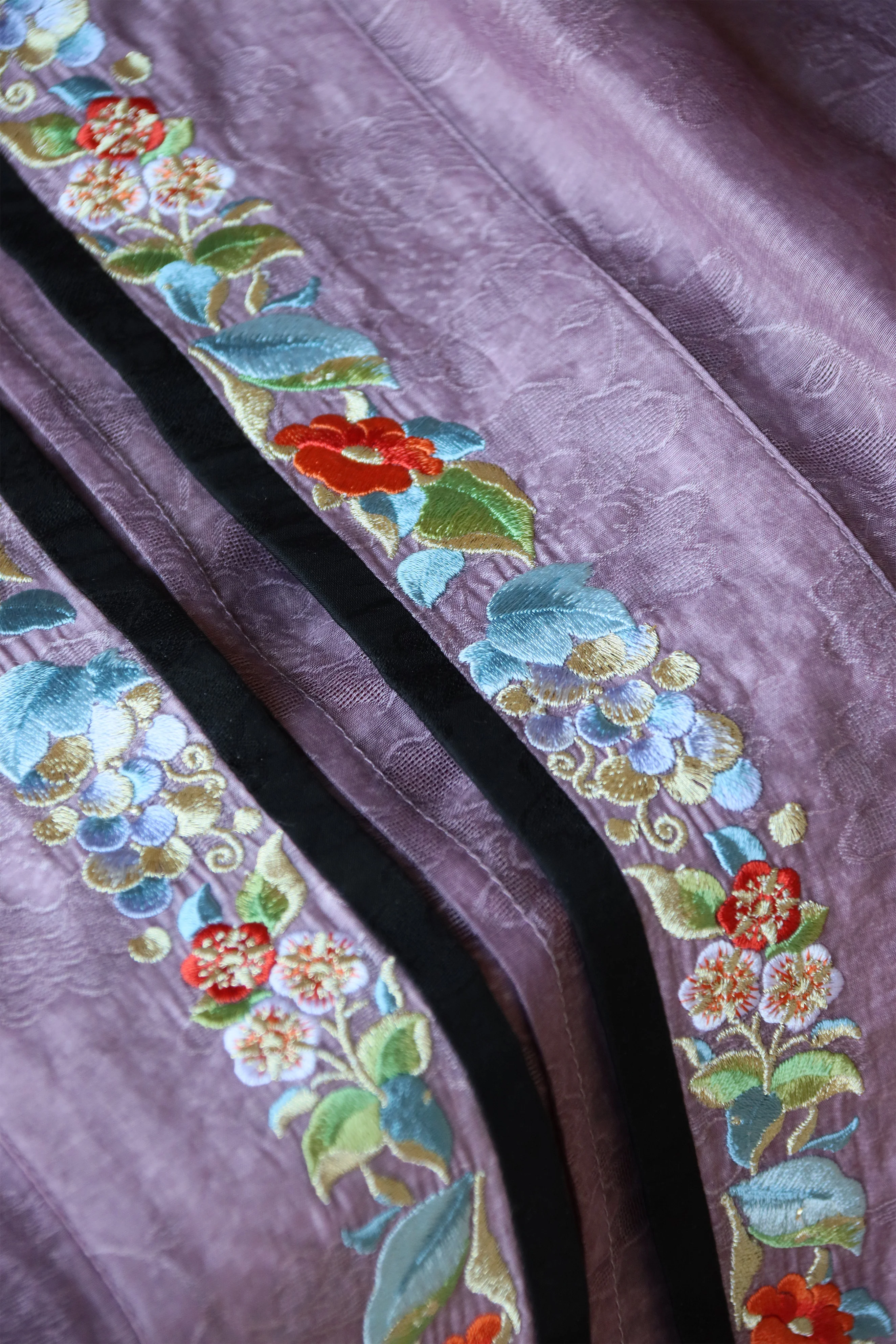 Yi Tiao 一条 Single Strip Song Dynasty Embroidered Floral Duanshan Short Top - Image 23
