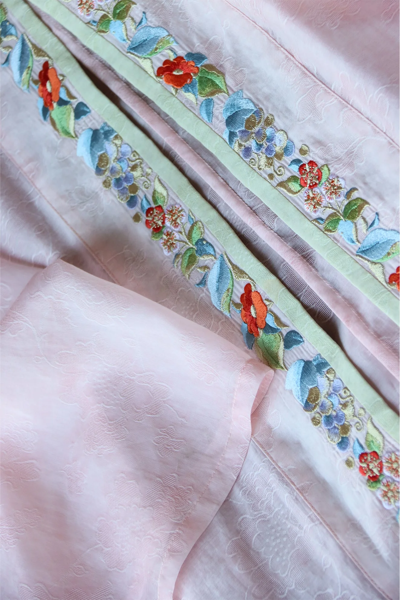 Yi Tiao 一条 Single Strip Song Dynasty Embroidered Floral Duanshan Short Top - Image 24