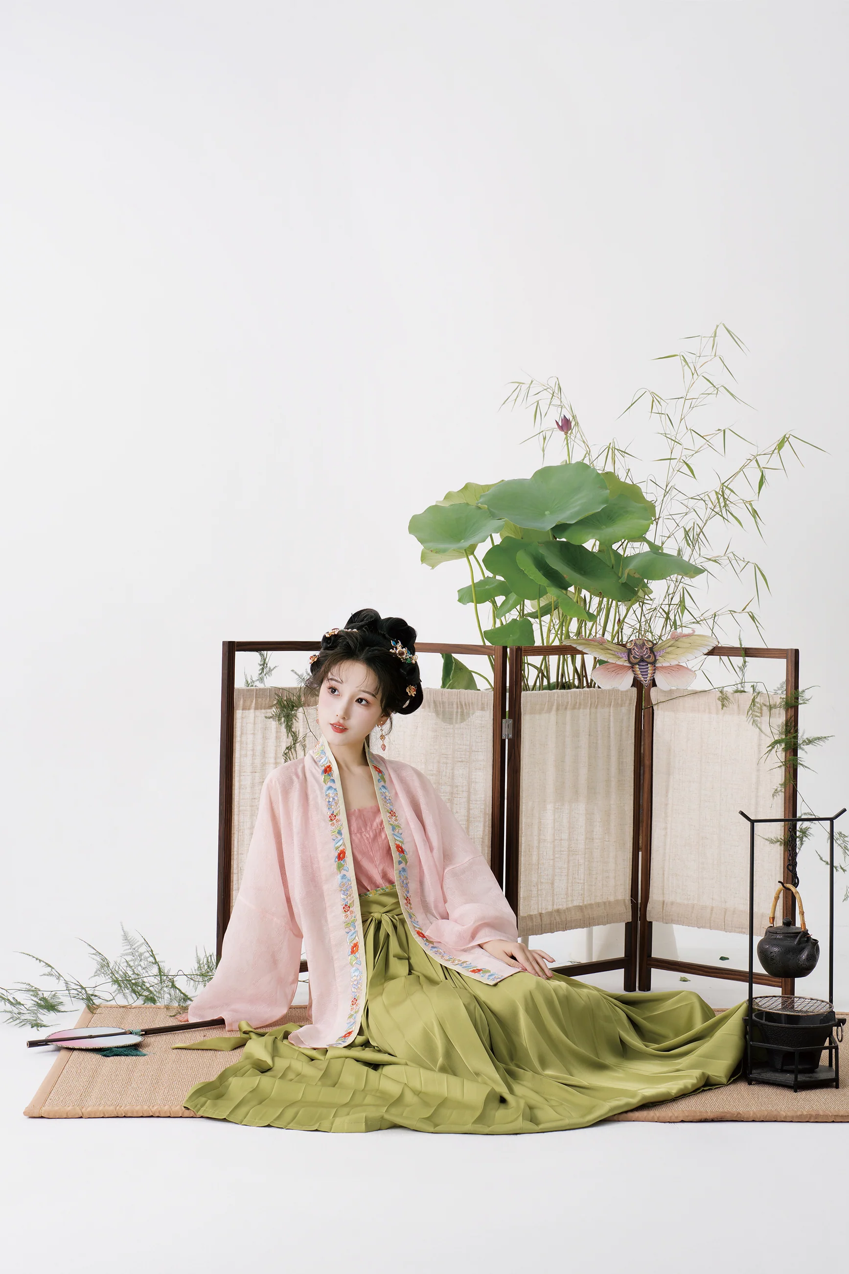 Yi Tiao 一条 Single Strip Song Dynasty Embroidered Floral Duanshan Short Top - Image 4