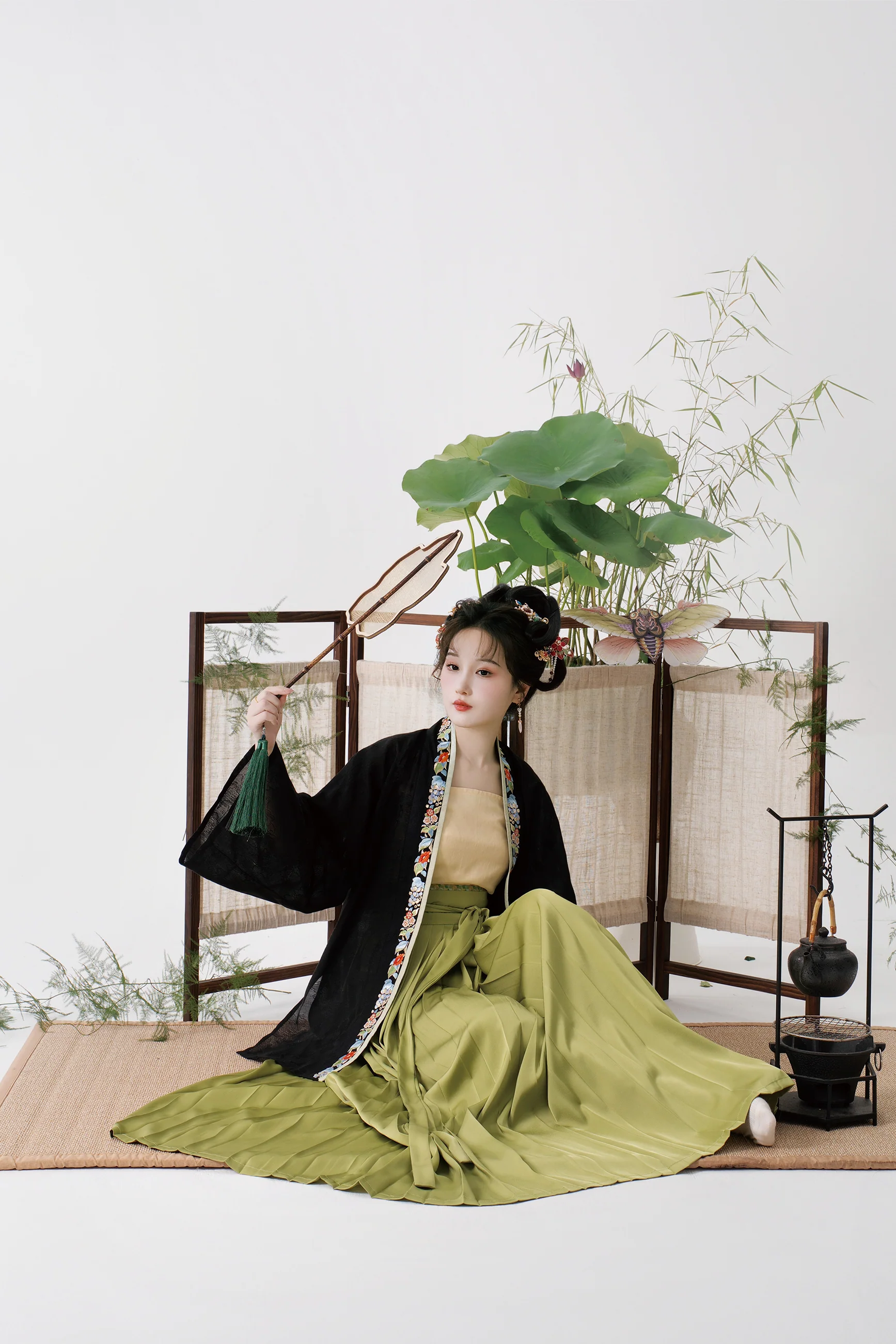 Yi Tiao 一条 Single Strip Song Dynasty Embroidered Floral Duanshan Short Top - Image 6