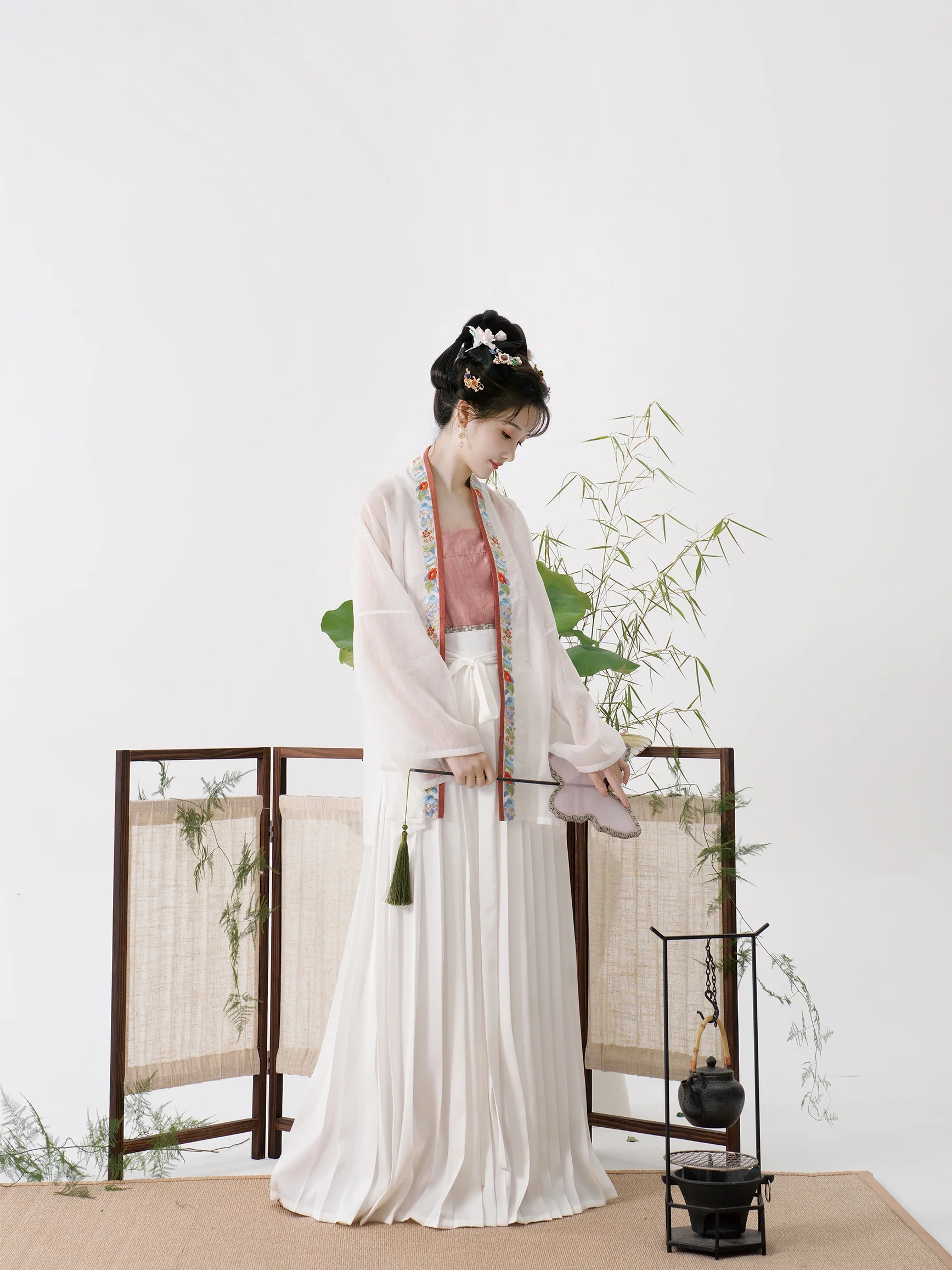 Yi Tiao 一条 Single Strip Song Dynasty Embroidered Floral Duanshan Short Top - Image 7
