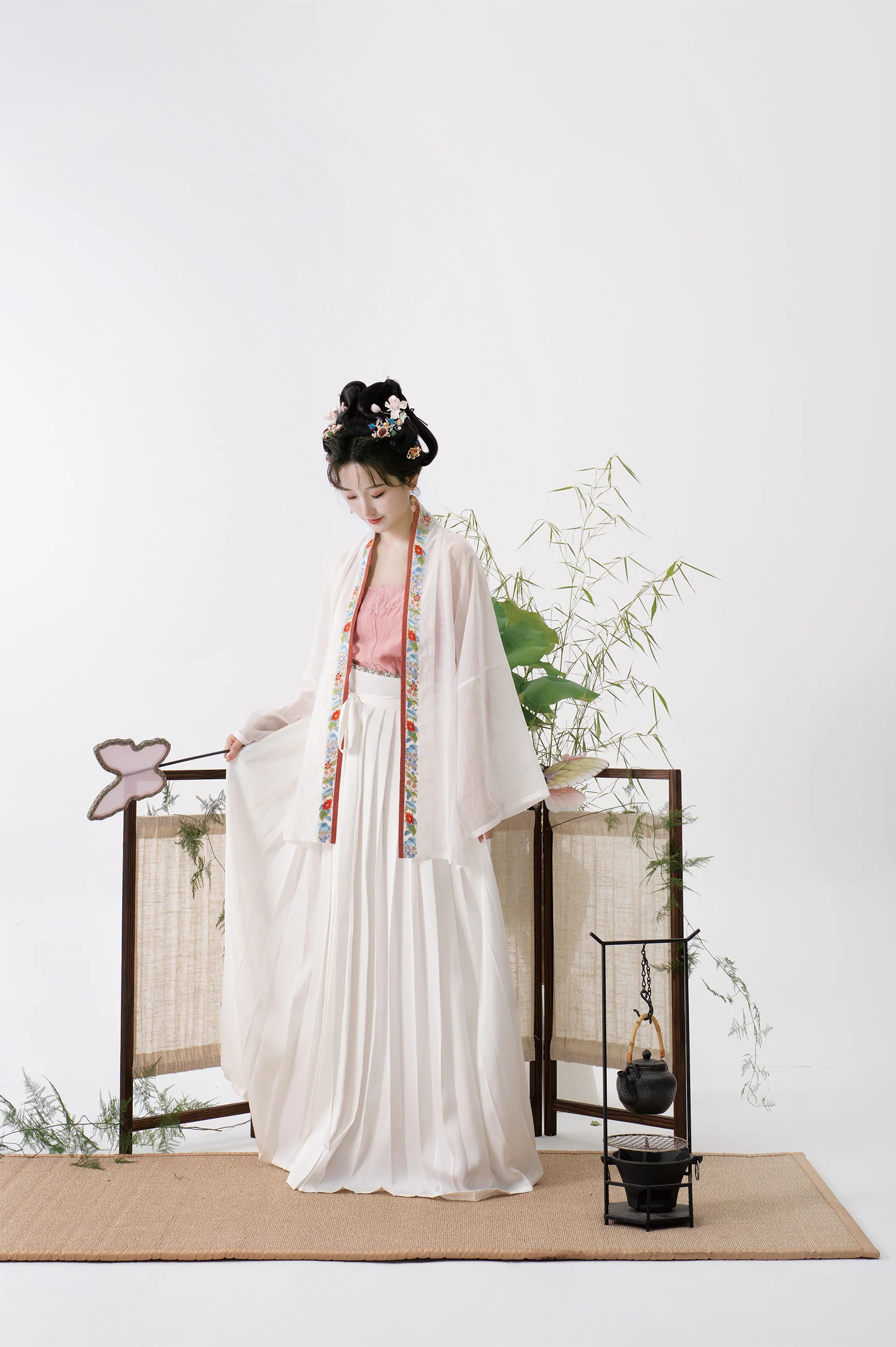 Yi Tiao 一条 Single Strip Song Dynasty Embroidered Floral Duanshan Short Top - Image 8