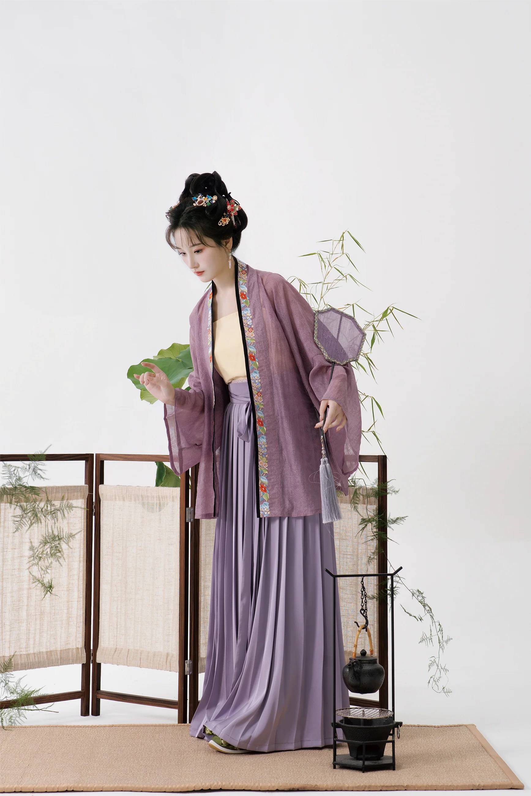 Yi Tiao 一条 Single Strip Song Dynasty Embroidered Floral Duanshan Short Top - Image 9