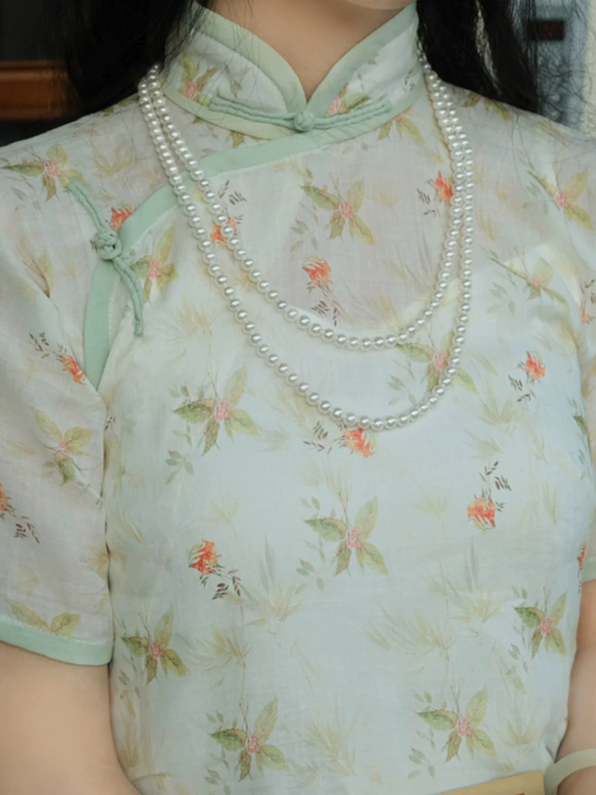Yi Xiao 伊笑 Carefree 1930s Ramie Plant Half Sleeve Qipao - Image 4