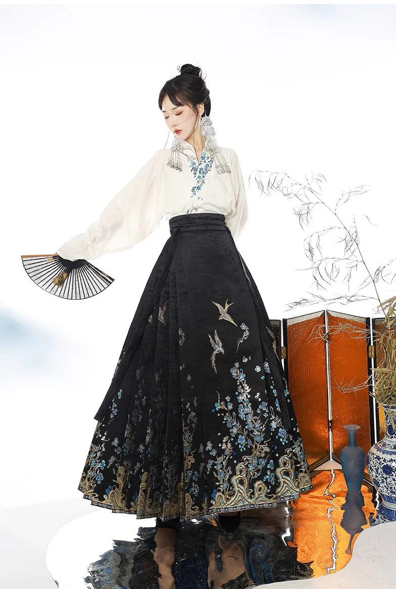 Ying Mei 莹梅 Gilded Songbird Mamian Skirt Set - Image 3